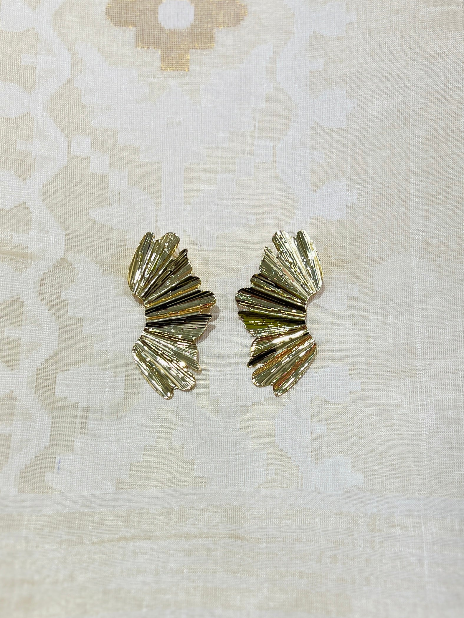 Luxe Shell Wing Studs | JE122