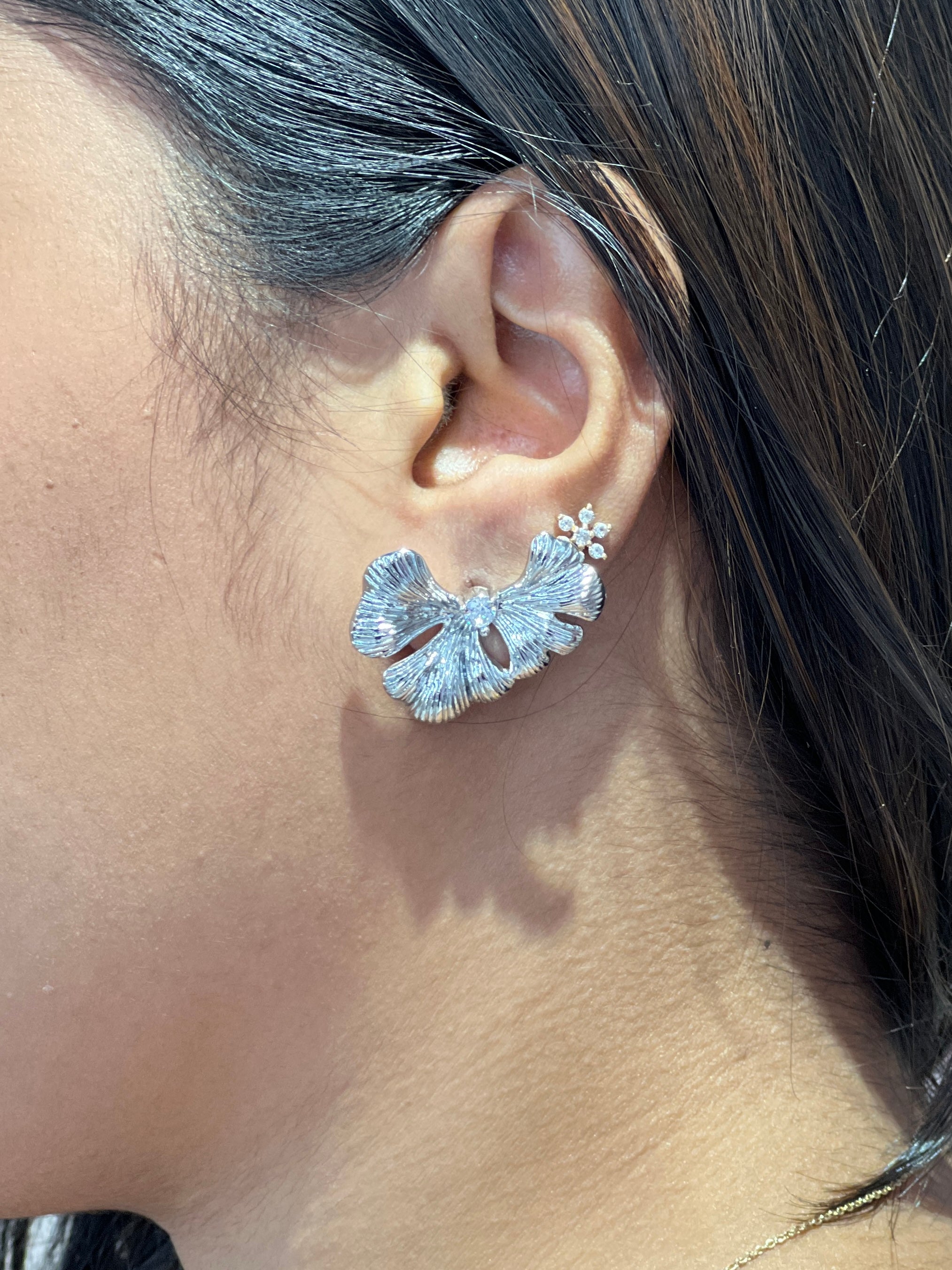 Luxury Floral Silver Studs | JE132