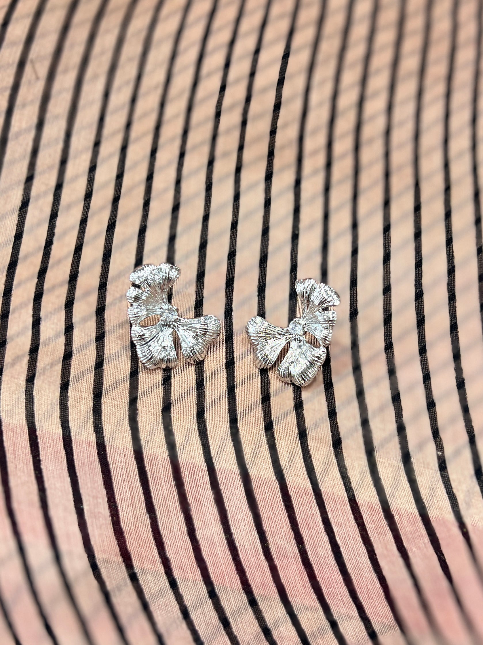 Luxury Floral Silver Studs | JE132