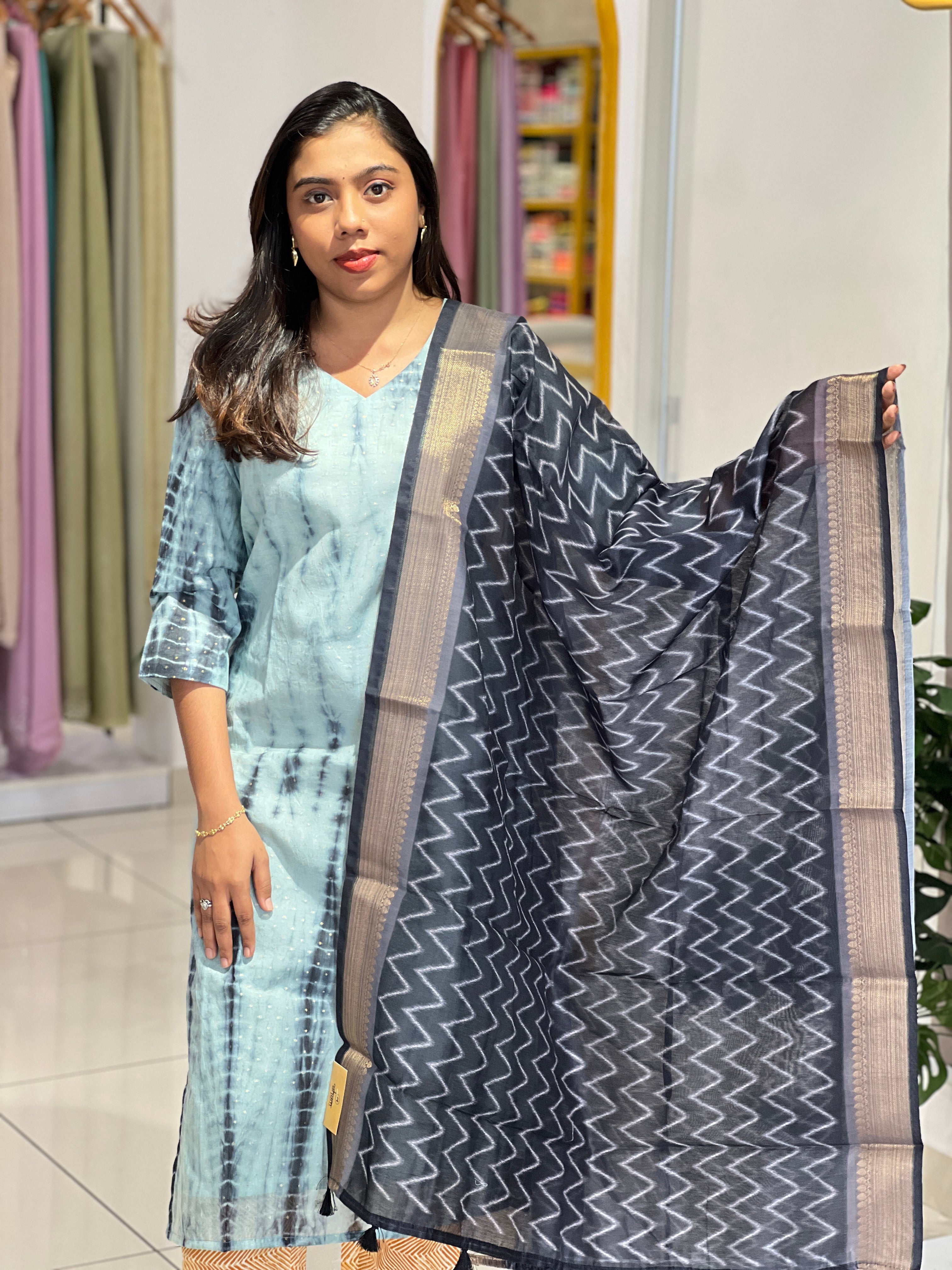 Buti Woven Pattern Chanderi Kurta Set | IHP123