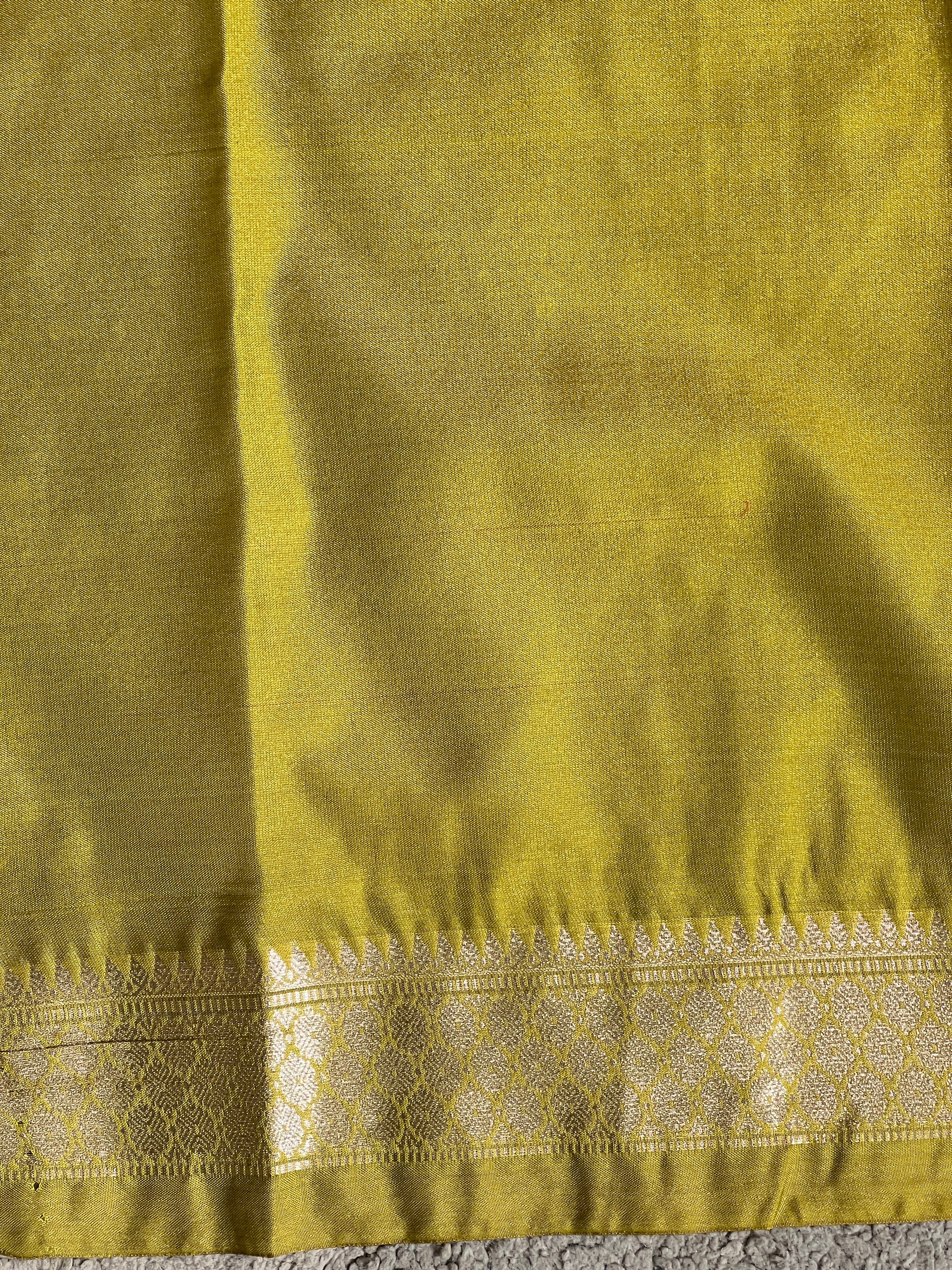Khatam Pattern Semi Soft Silk Saree | RVS318