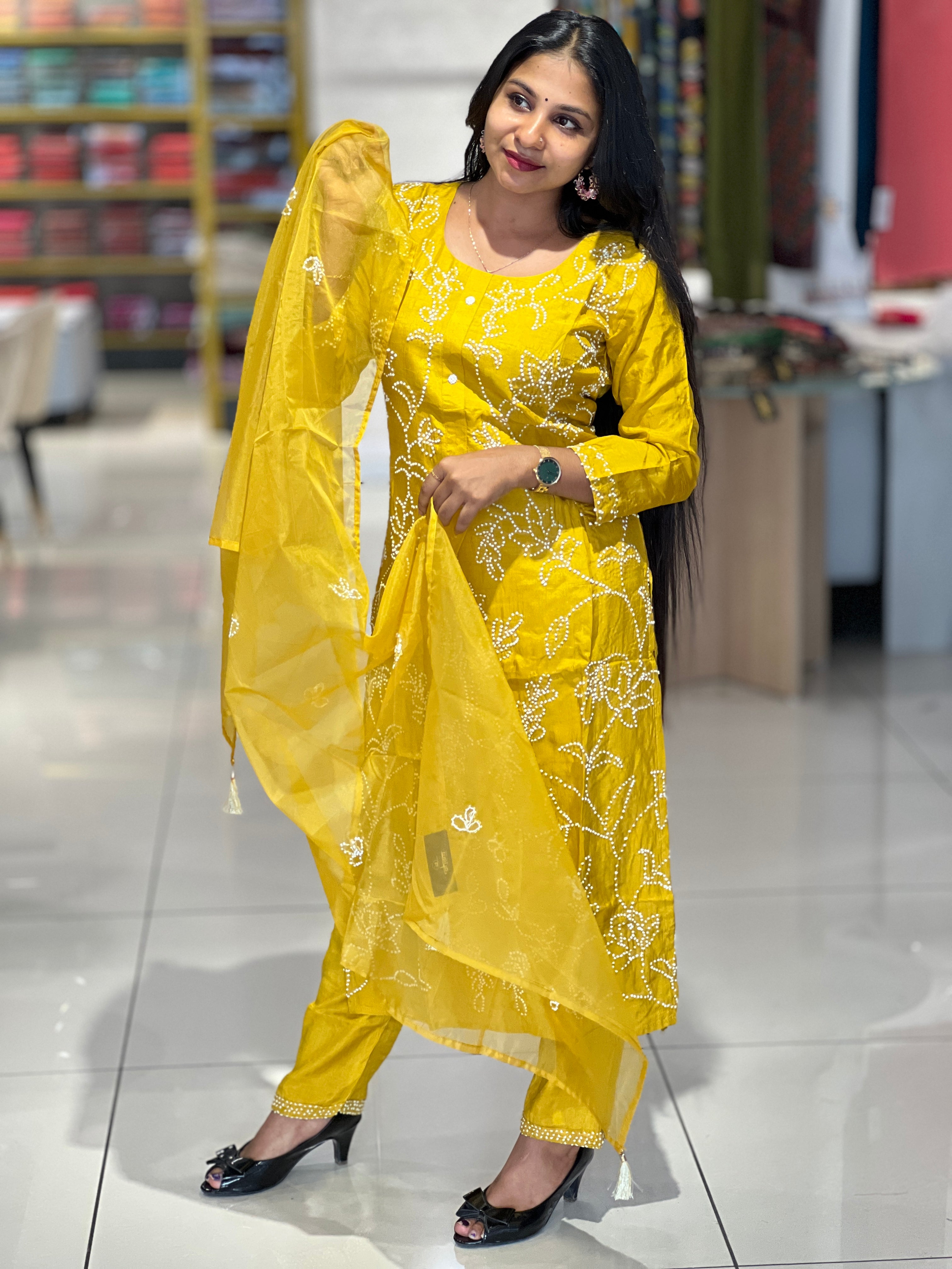 Hand Embroidery Muslin Finish Kurta Set | FW309