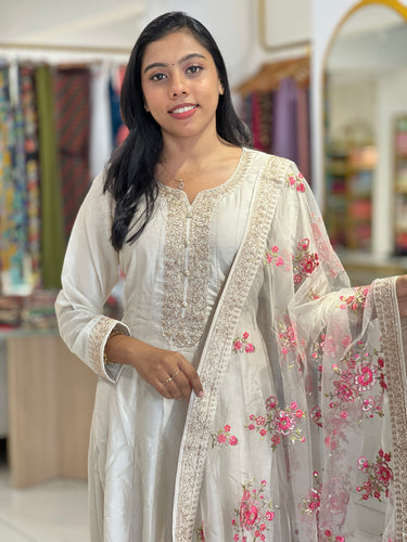 Zari Embroidered Dola Silk Kurta Top & Dupatta |FW280