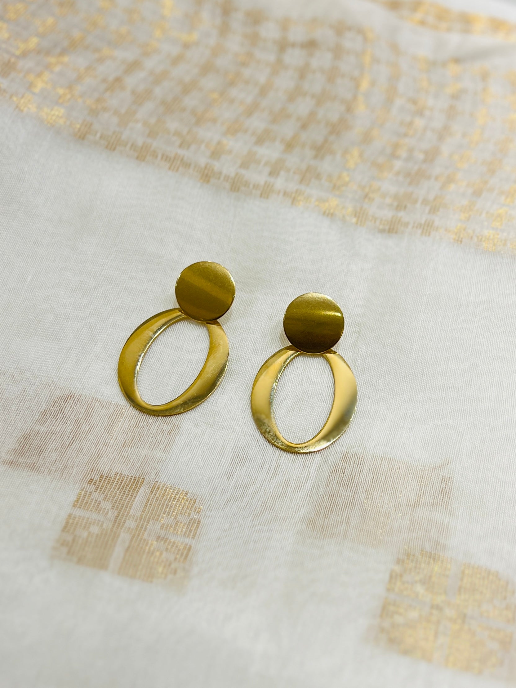 Minimal Gold Loop Earrings | JE125