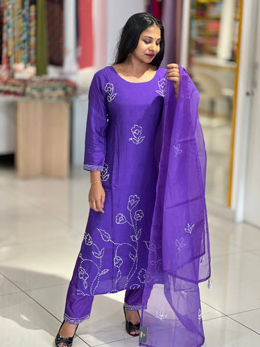 Hand Embroidery Muslin Finish Kurta Set | FW315