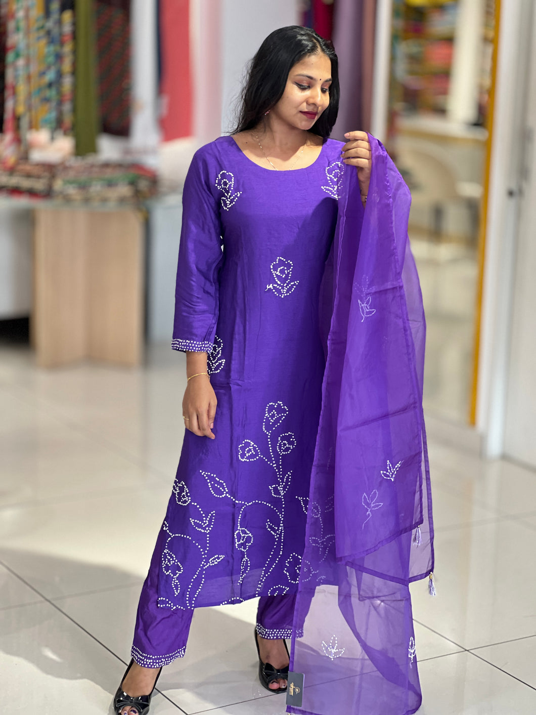 Hand Embroidery Muslin Finish Kurta Set | FW315
