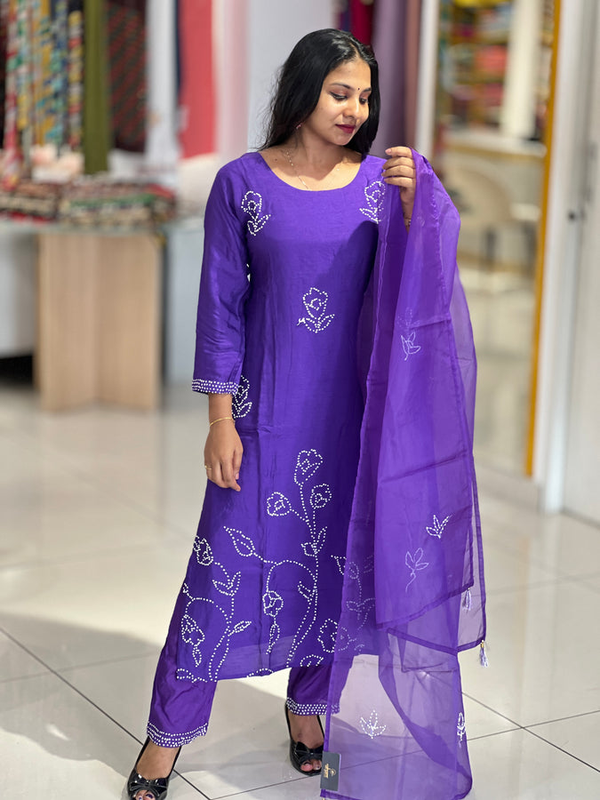 Hand Embroidery Muslin Finish Kurta Set | FW315