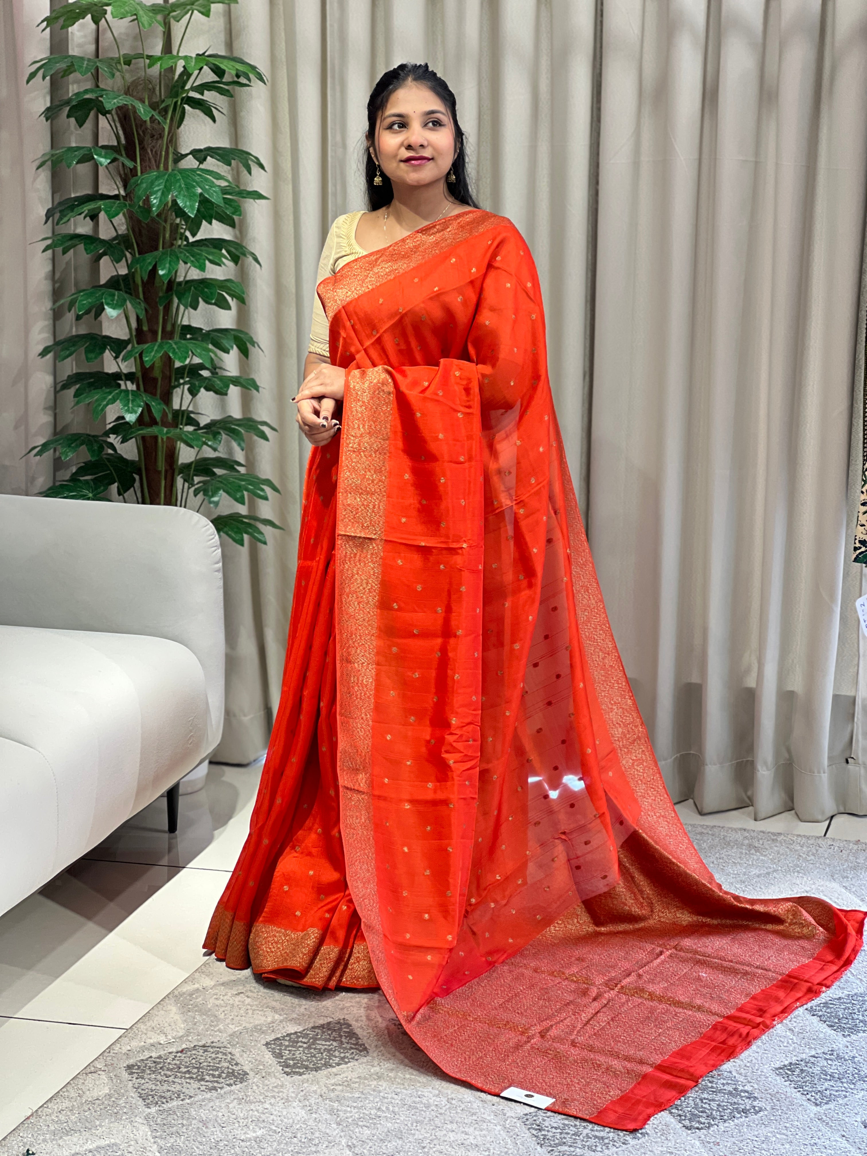 Zari and Thread Woven Banarasi Saree | YNG796