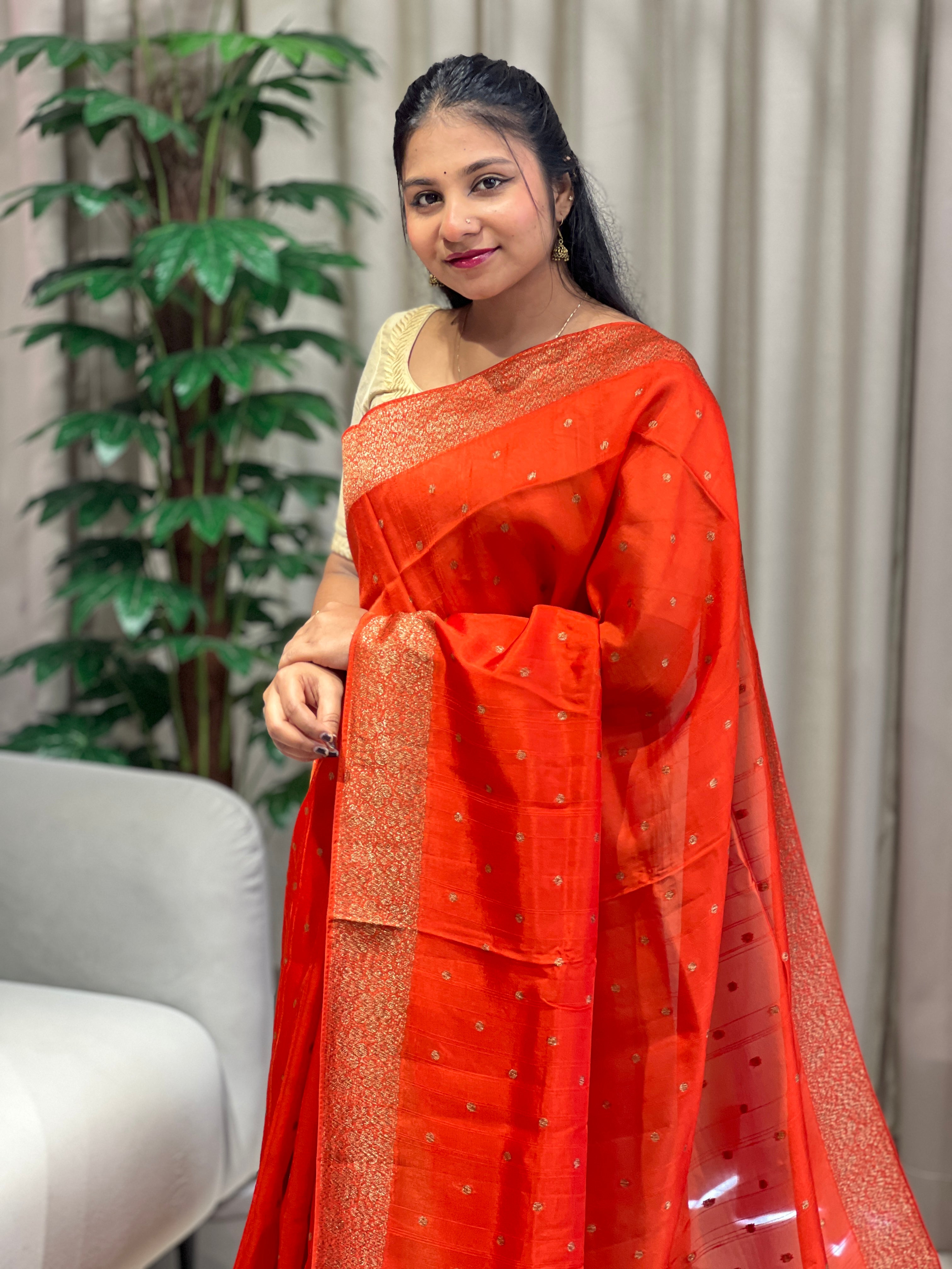 Zari and Thread Woven Banarasi Saree | YNG796