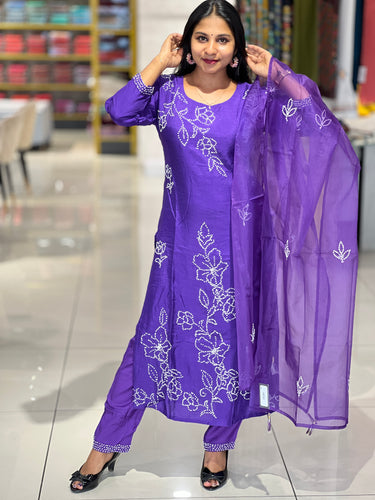 Hand Embroidery Muslin Finish Kurta Set | FW303