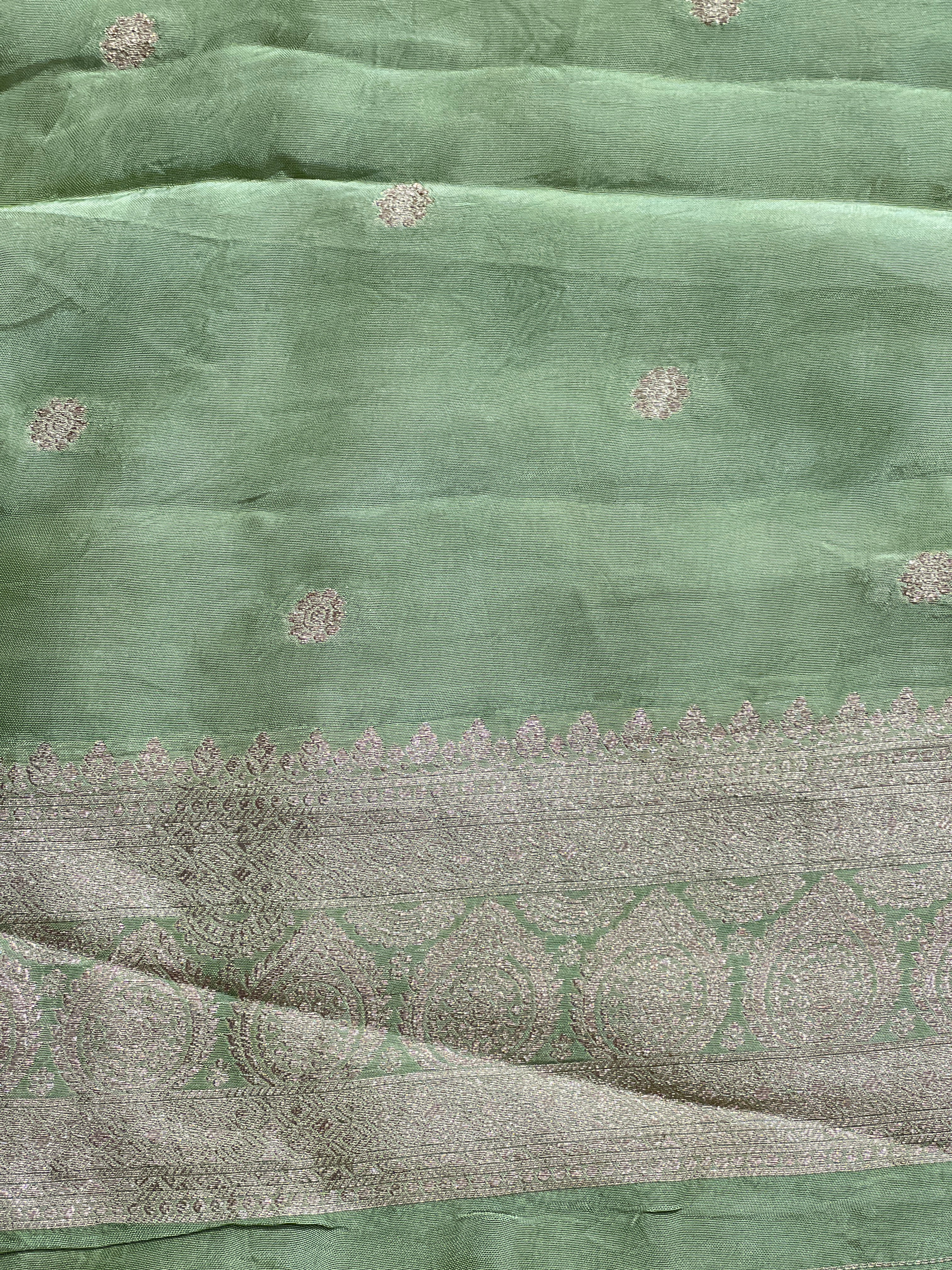 Circular Pattern Crepe Finish Saree | RS131