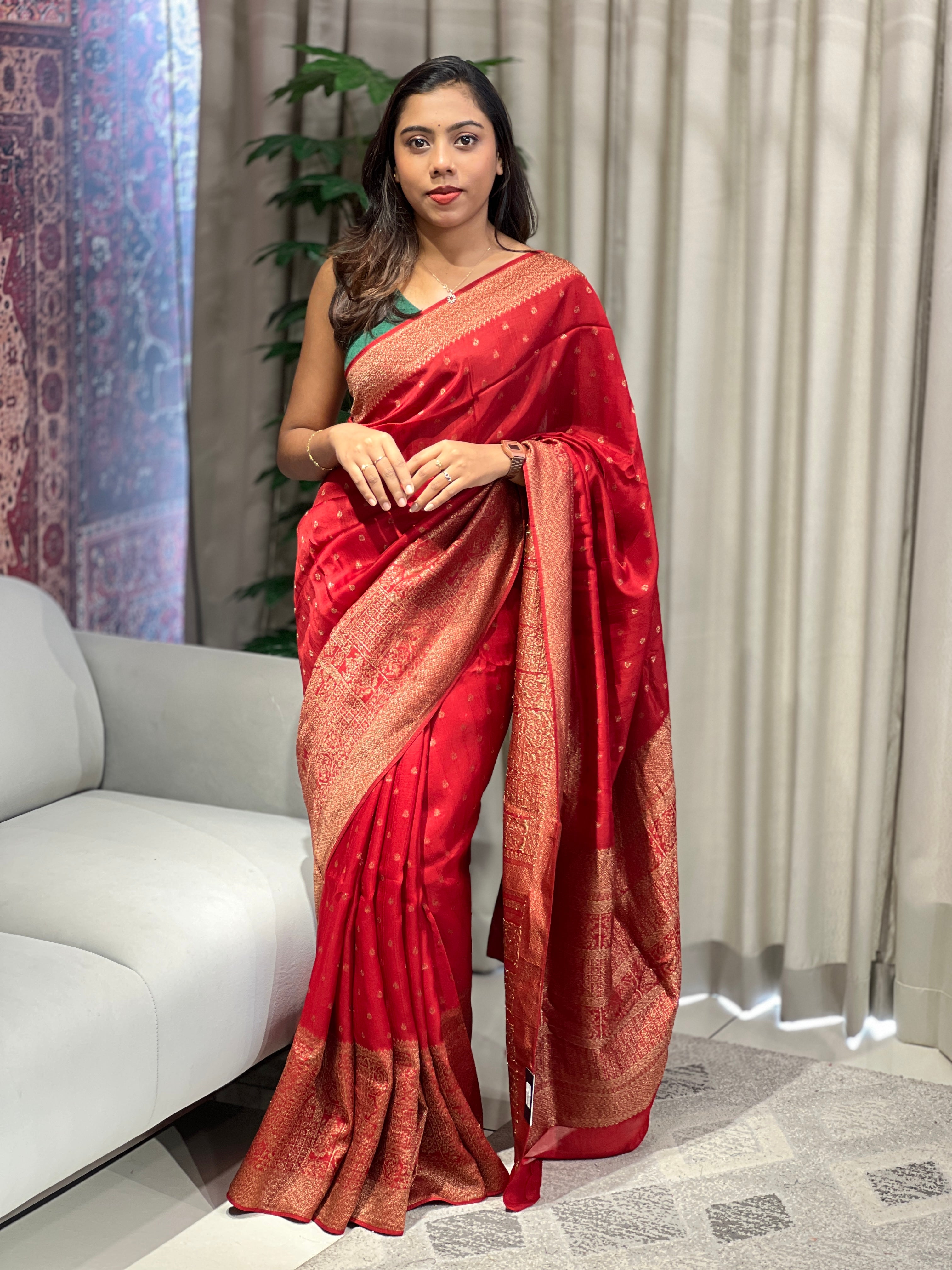 Zari and Thread Woven Banarasi Saree | YNG801