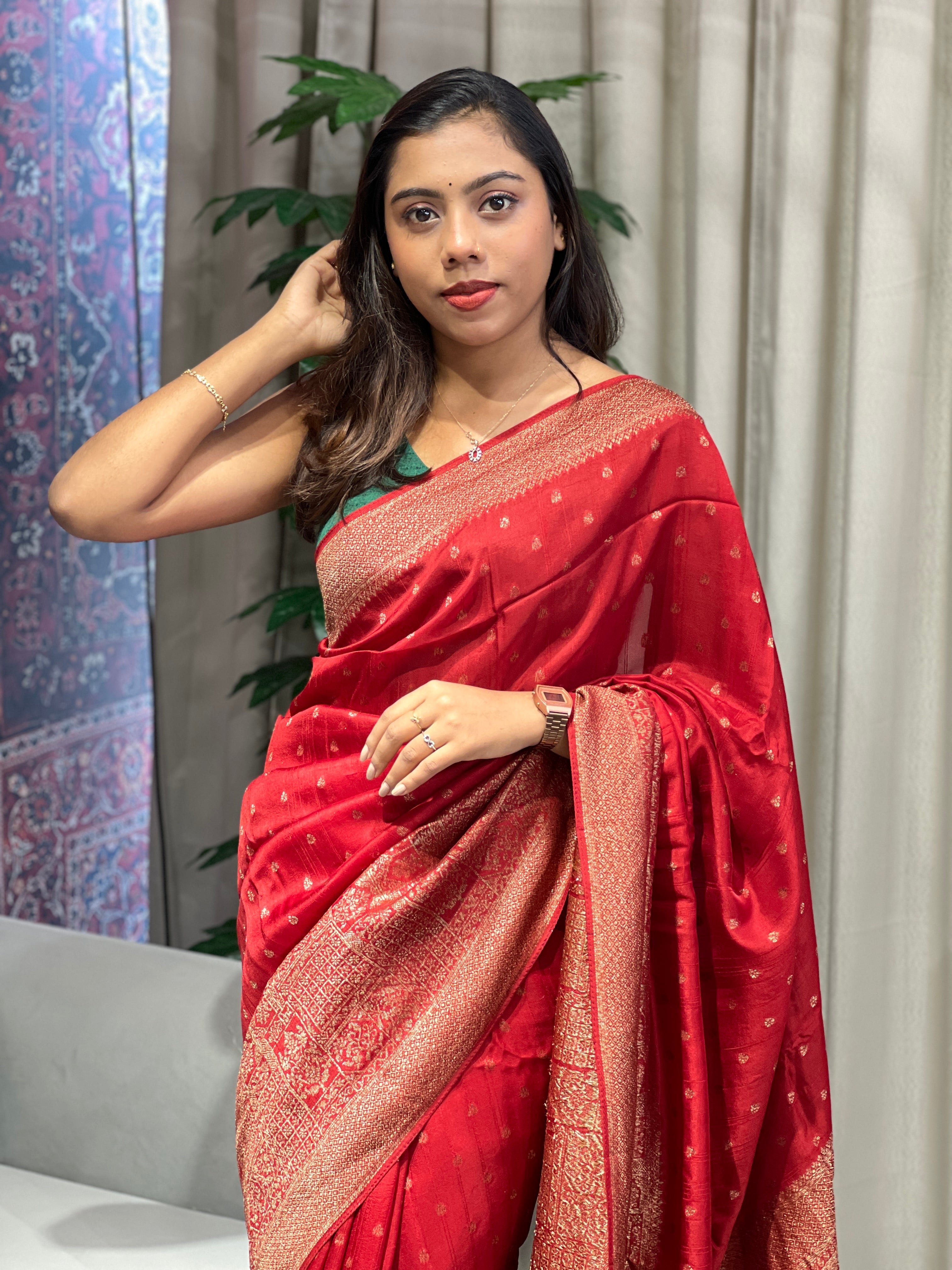 Zari and Thread Woven Banarasi Saree | YNG801