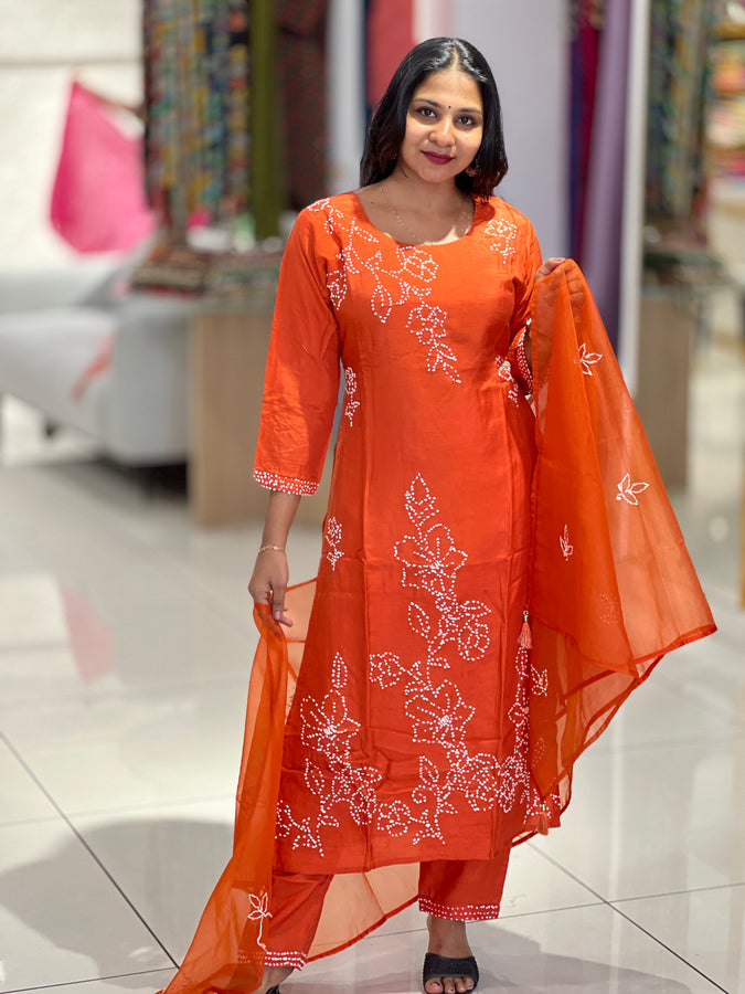 Hand Embroidery Muslin Finish Kurta Set | FW304