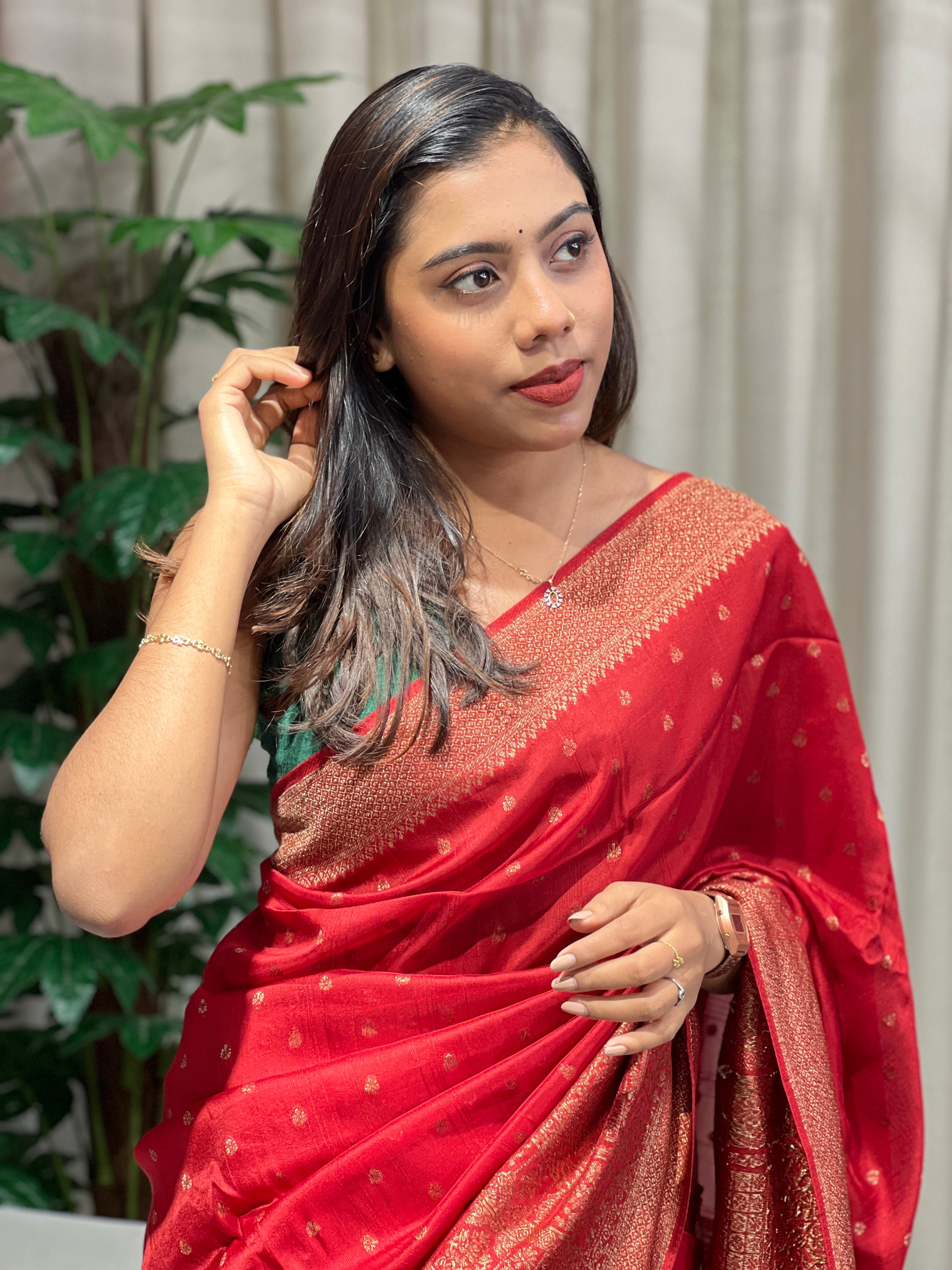 Zari and Thread Woven Banarasi Saree | YNG801