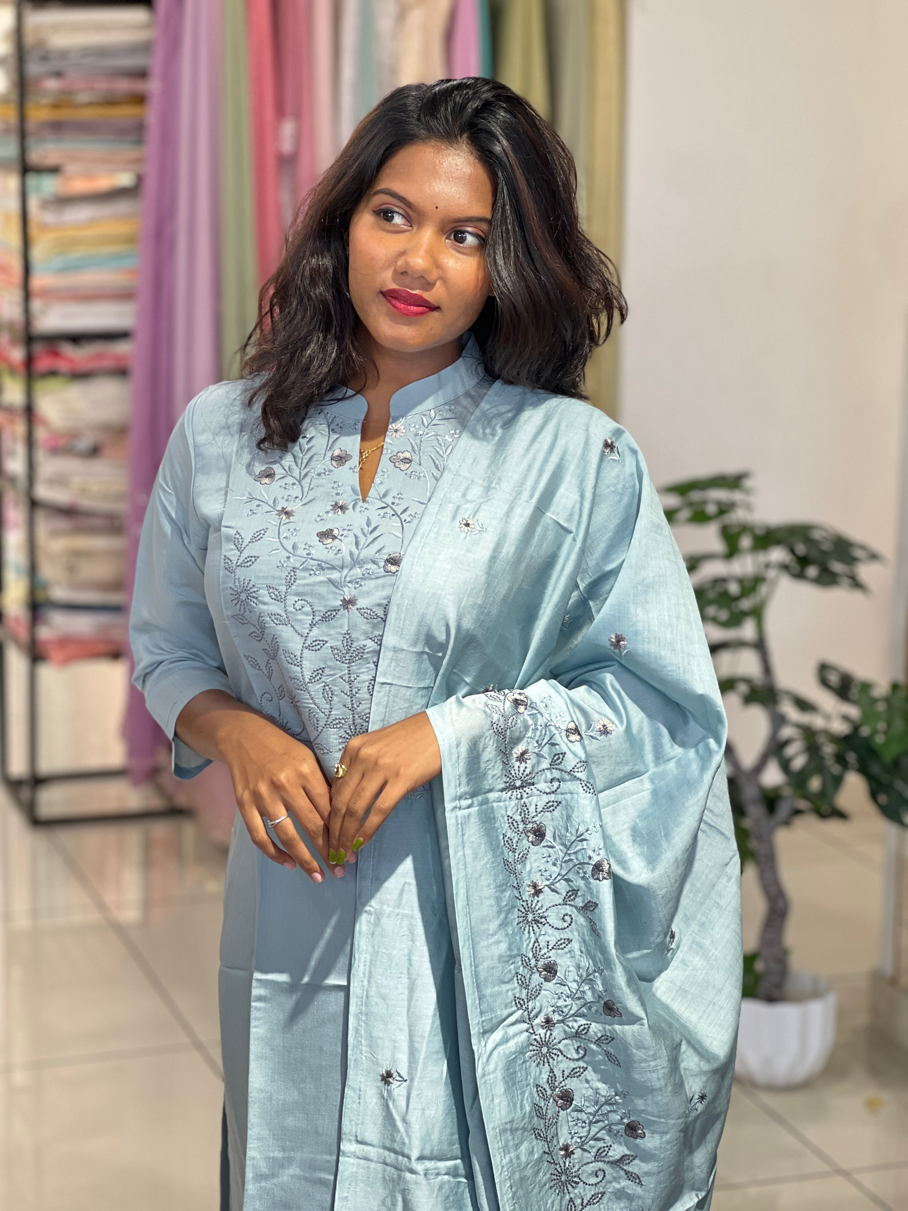 Machine Embroidery Pattern Semi Tussar Kurta Set | IHP118