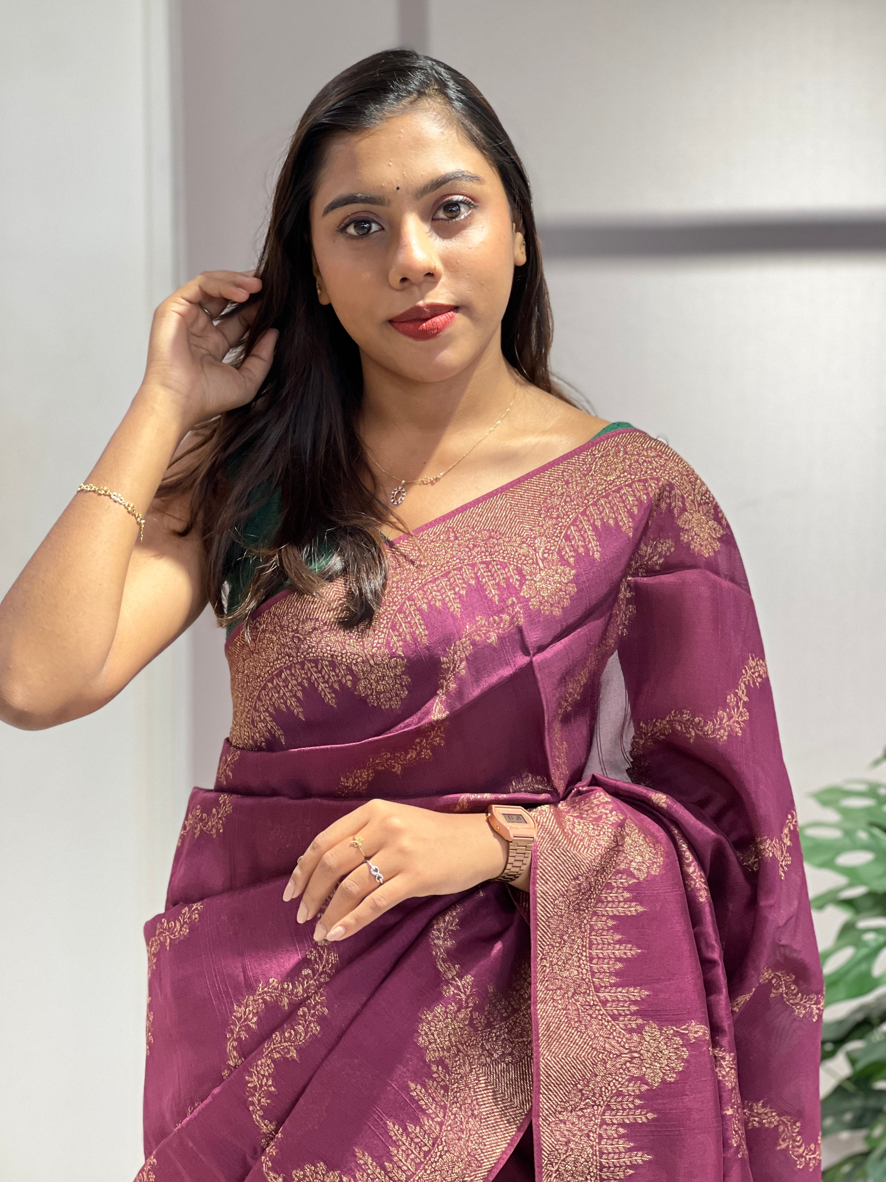 Zari And Thread Woven Banarasi Silk Saree | YNG797