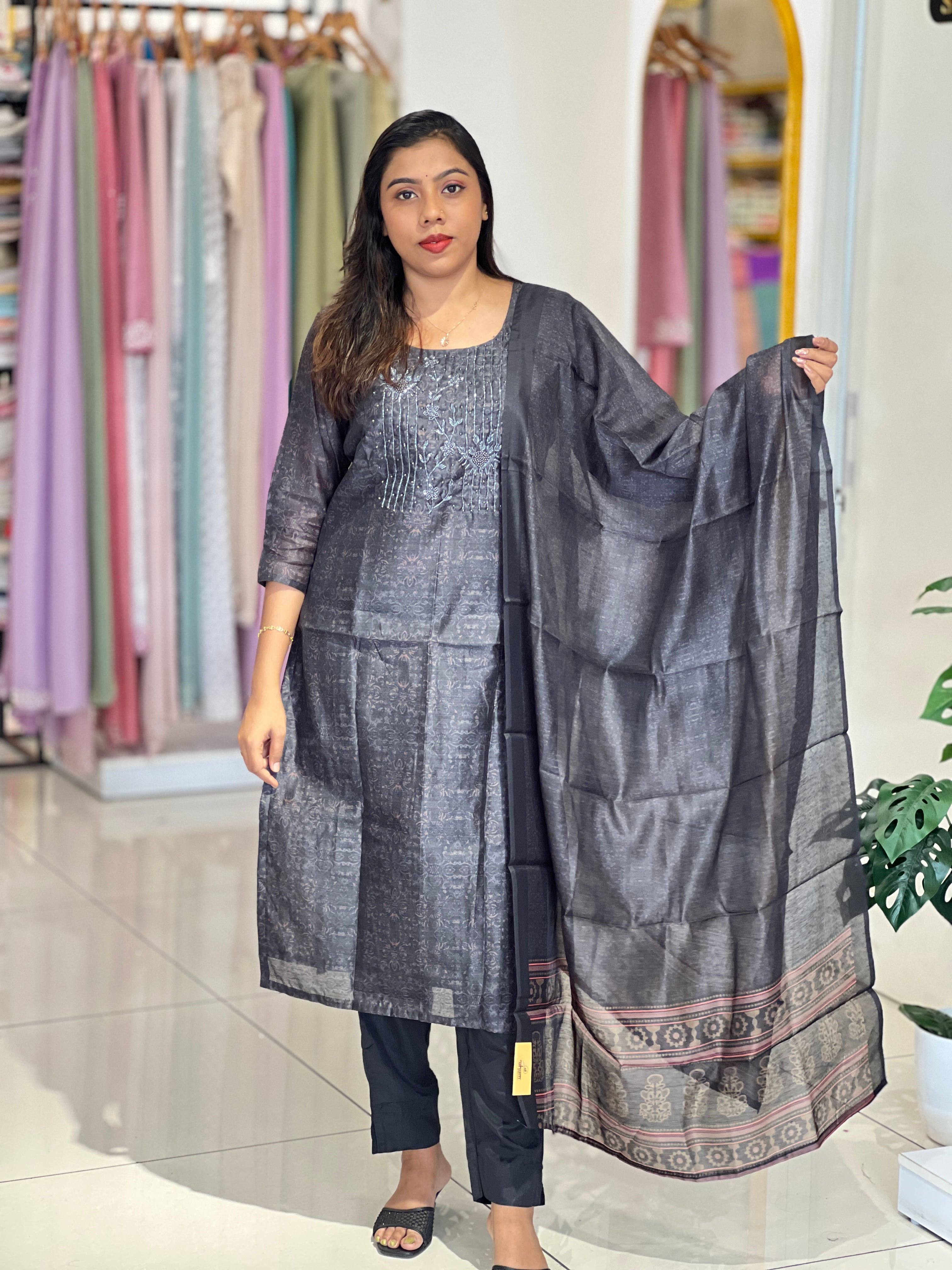 Floral Machine Embroidery Kurta Set | IHP184