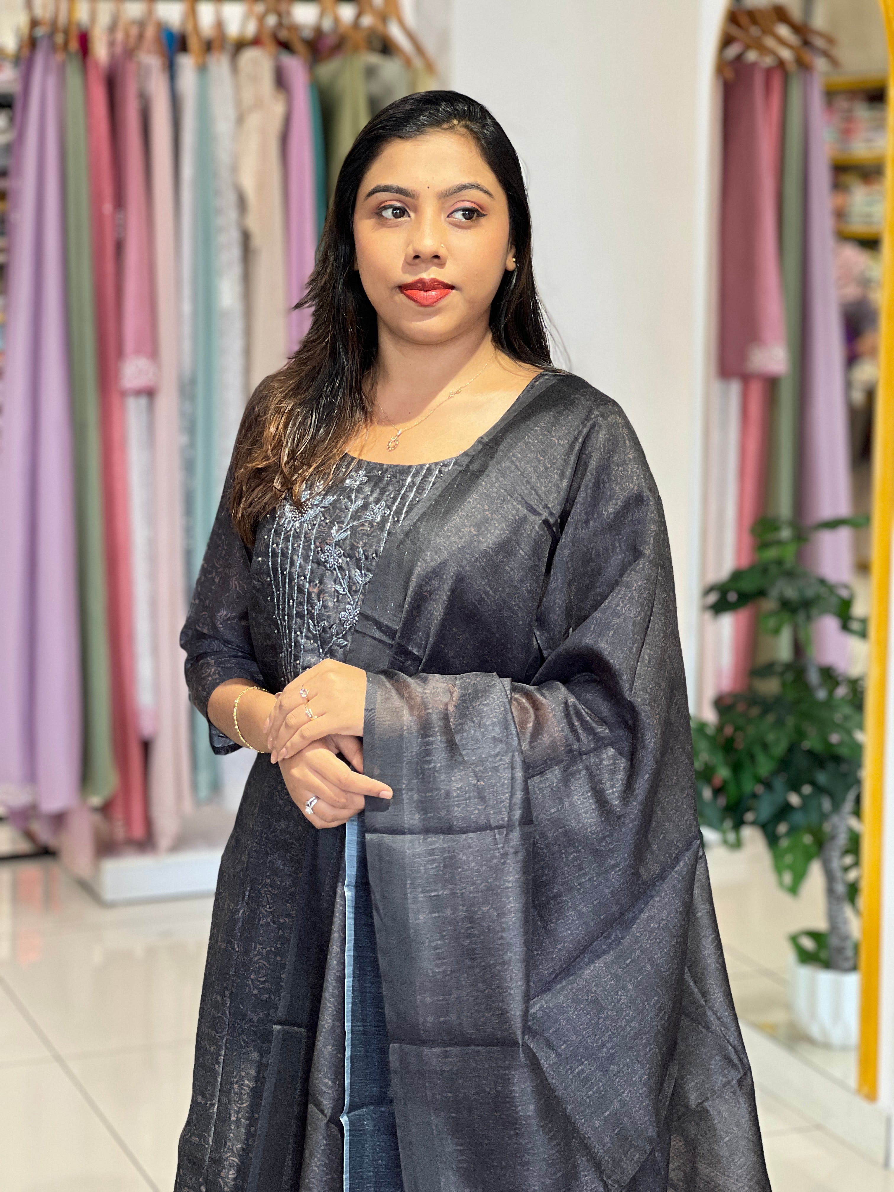 Floral Machine Embroidery Kurta Set | IHP184