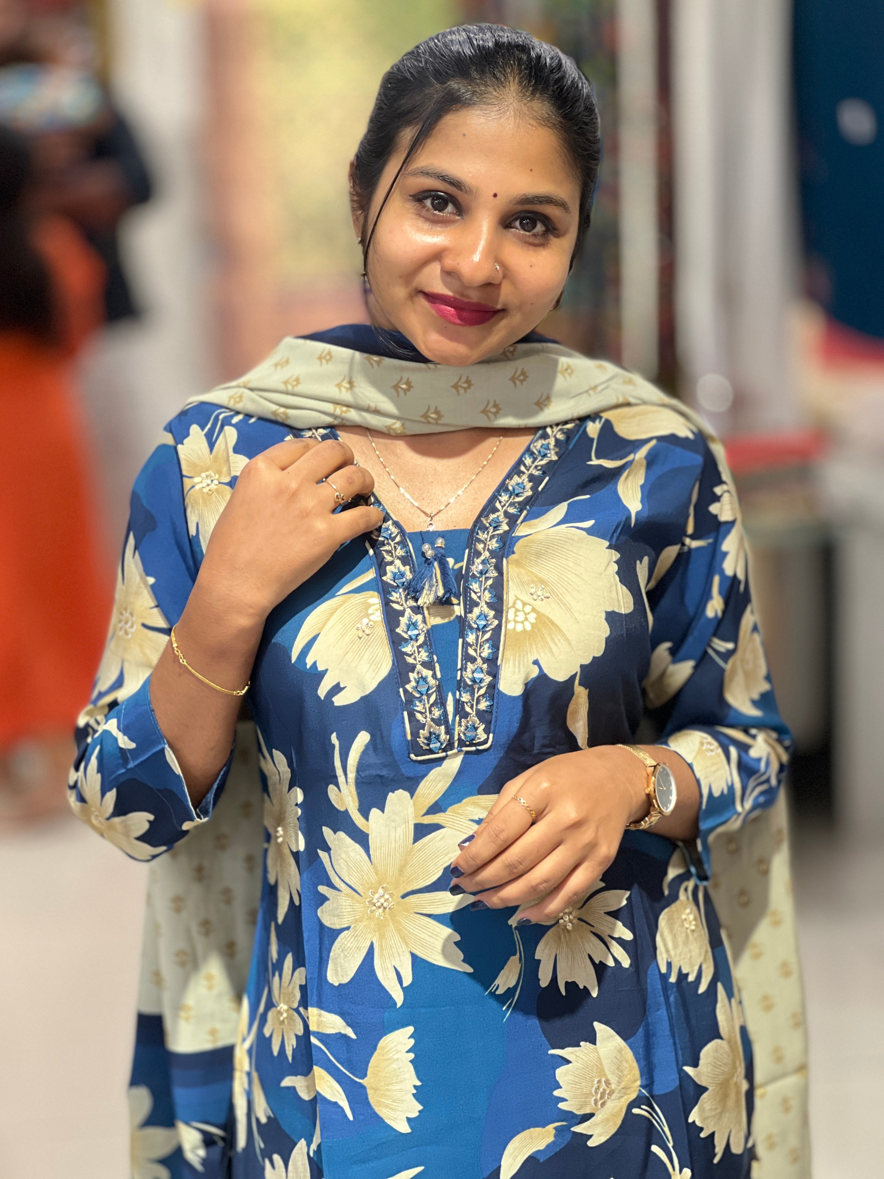 Floral Print & Embroidery Detailed Muslin Finish Kurta Set | FW287