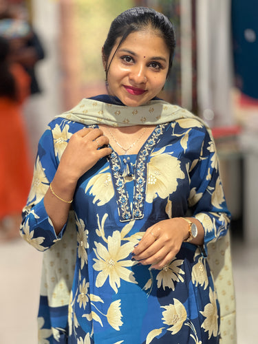 Floral Print & Embroidery Detailed Muslin Finish Kurta Set | FW287