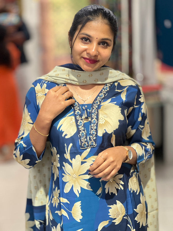Floral Print & Embroidery Detailed Muslin Finish Kurta Set | FW287