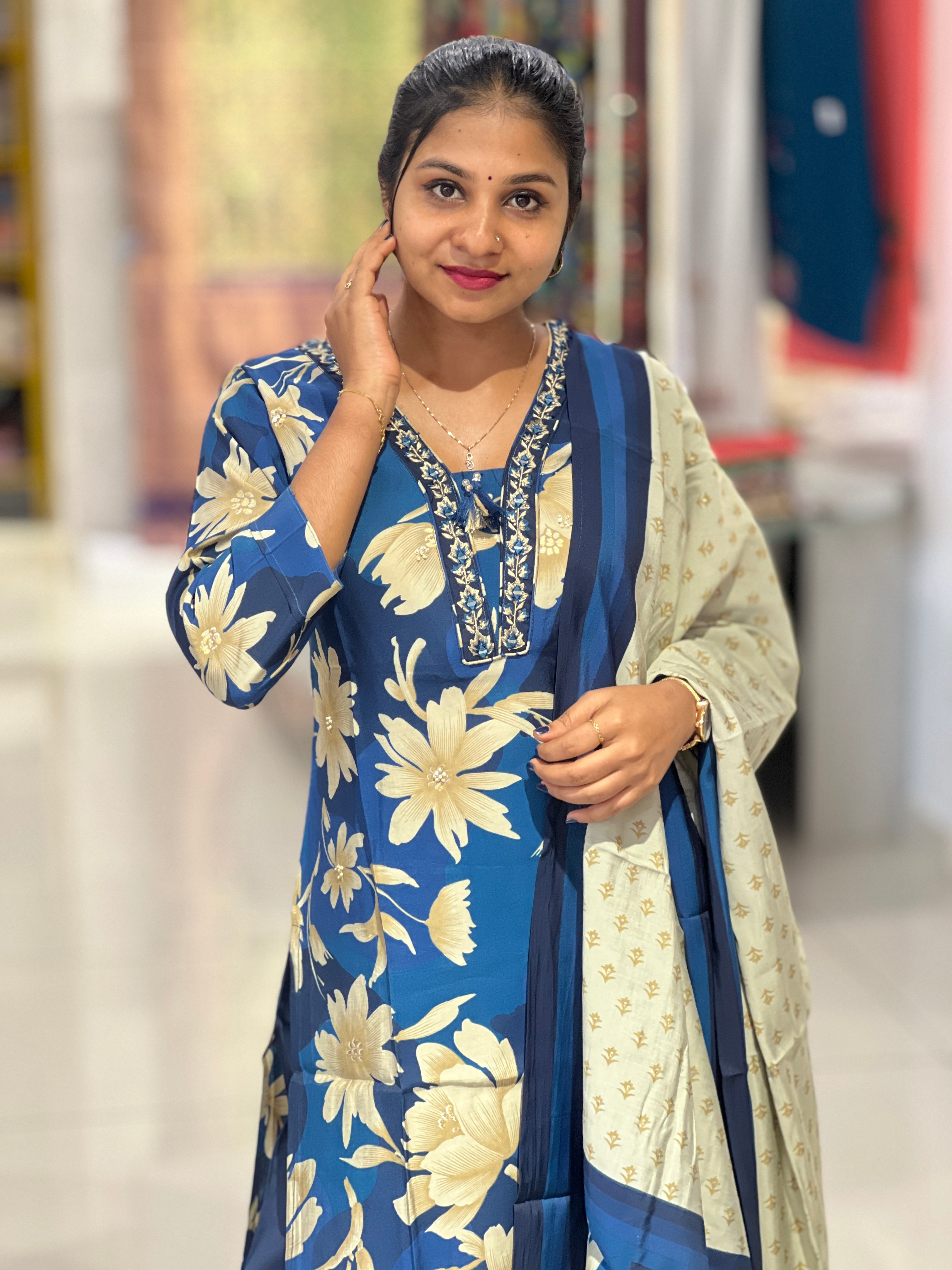 Floral Print & Embroidery Detailed Muslin Finish Kurta Set | FW287