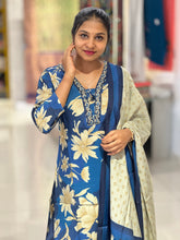 Floral Print & Embroidery Detailed Muslin Finish Kurta Set | FW287