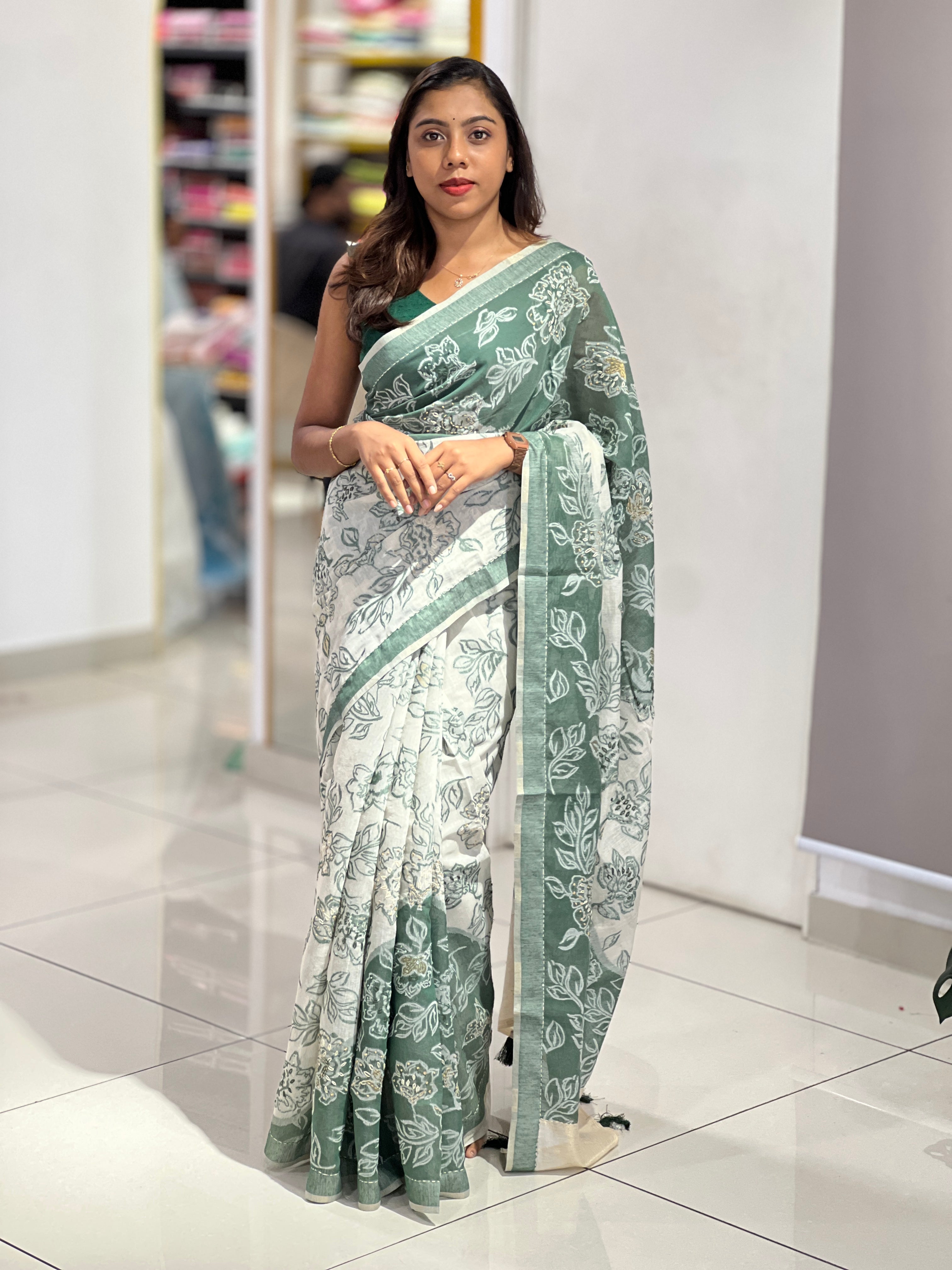 Floral Hand Embroidery Jamdani Saree | BLD1760