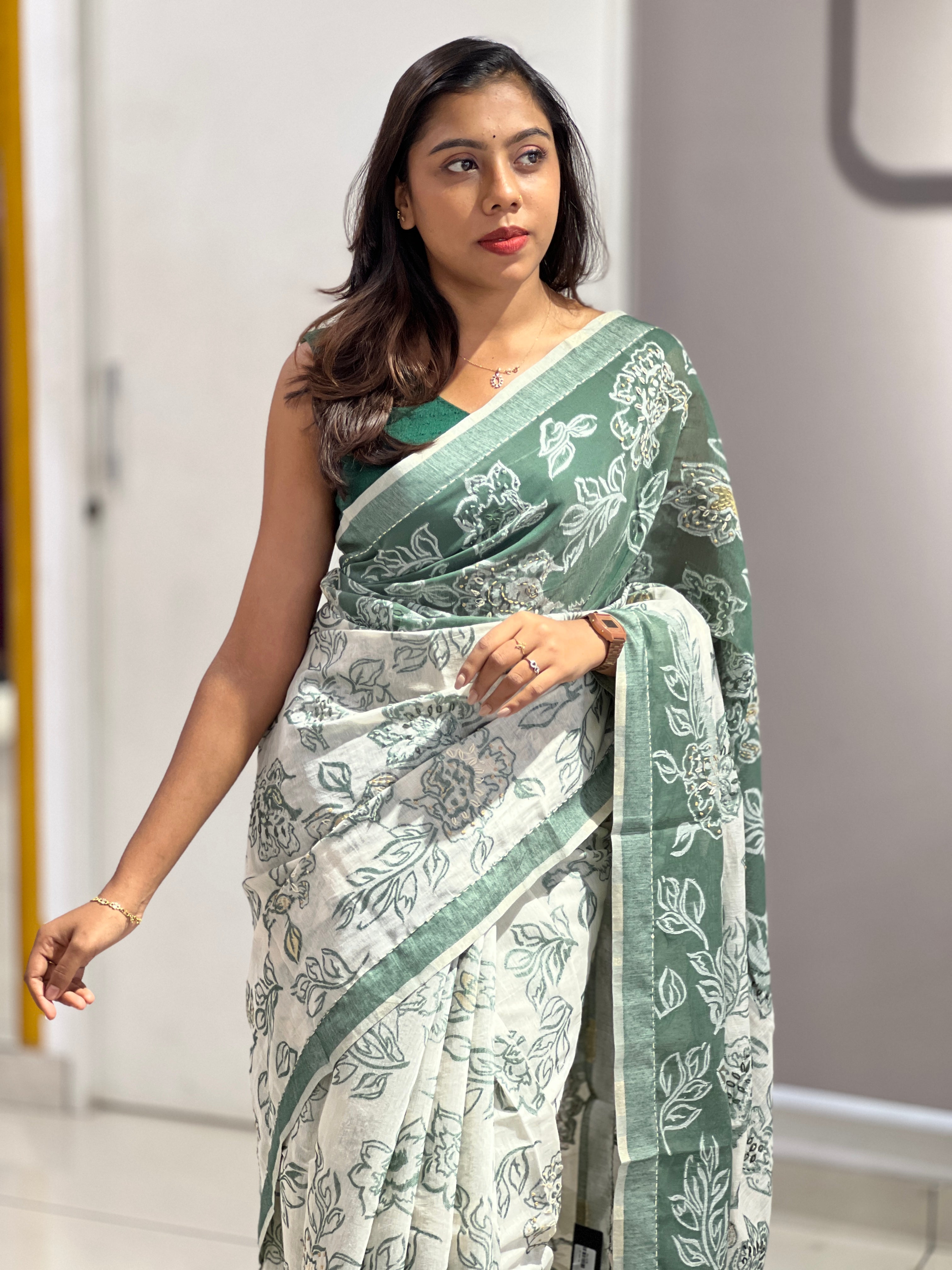 Floral Hand Embroidery Jamdani Saree | BLD1760