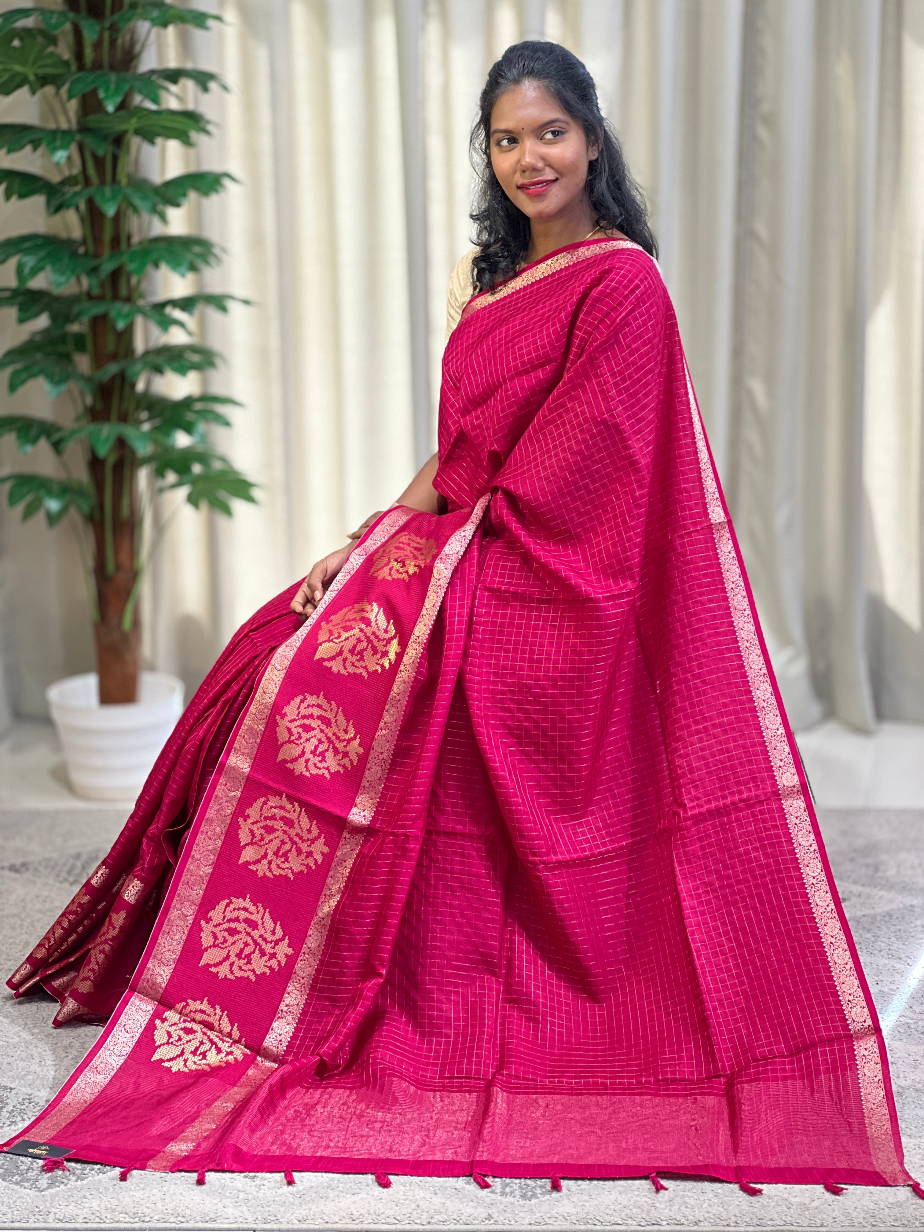 Check Pattern Dola Silk Saree  | KSD307