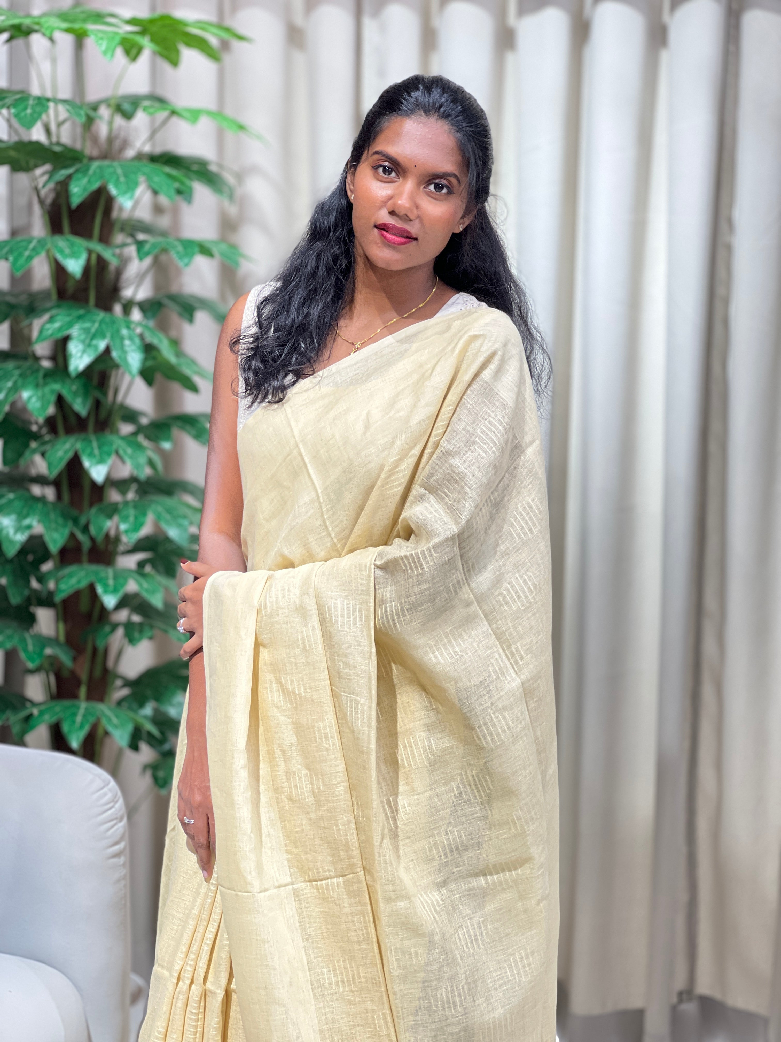 Thread Weaved Semi Linen Saree | EVA106