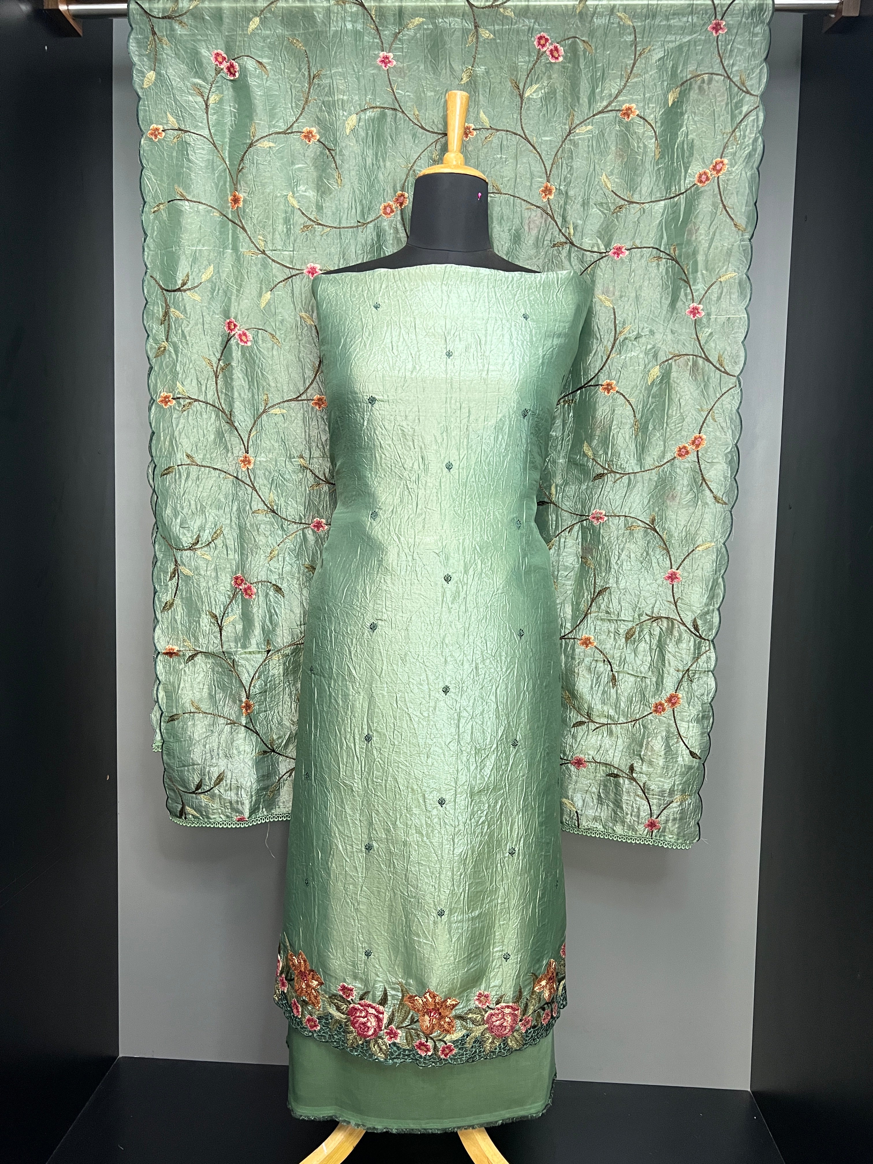 Floral Embroidery With Cutwork Detailed Crushed Organza Salwar Set | SUN676