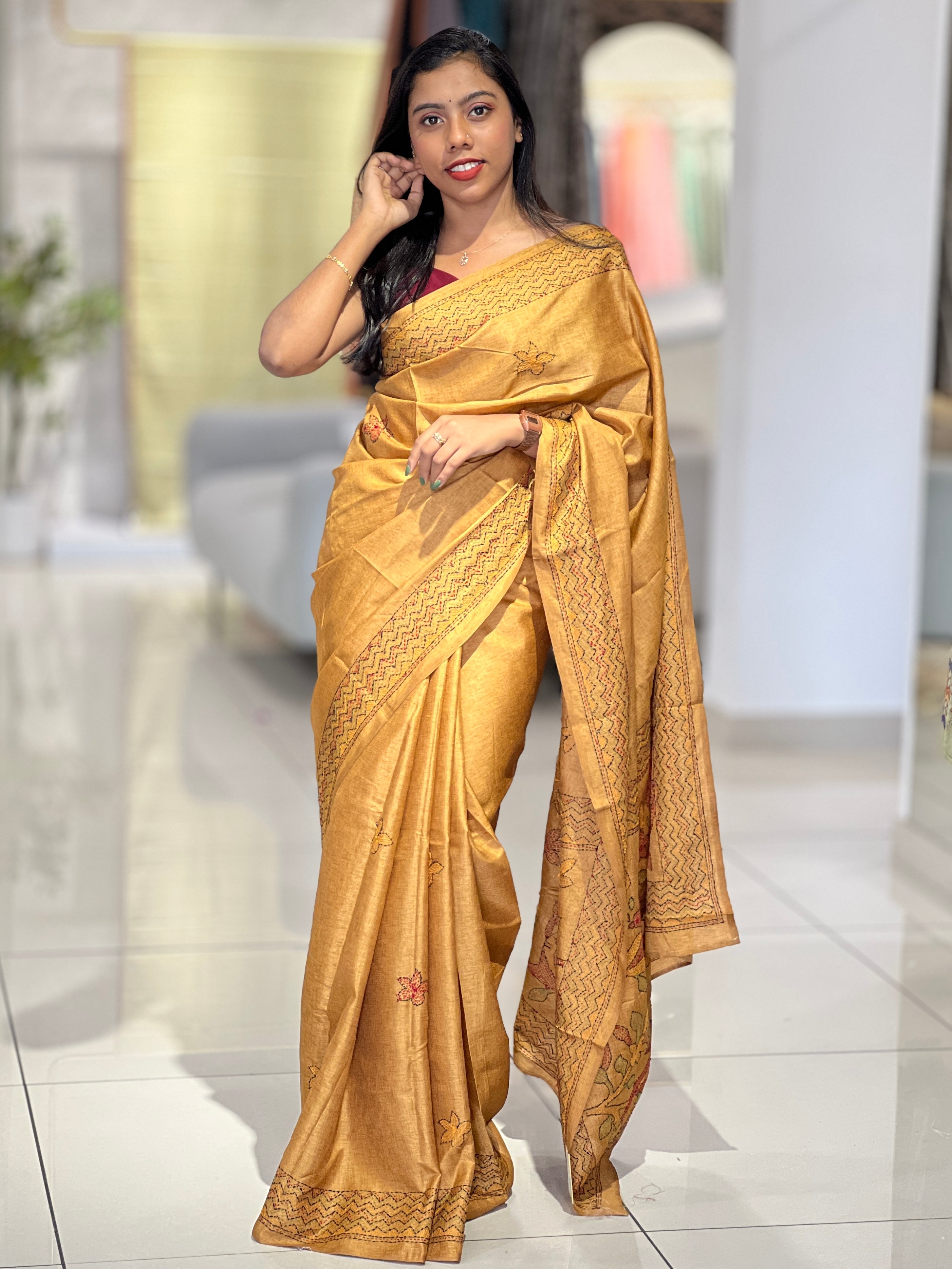 Kantha Weaved Floral Patterned Semi Tussar Saree | GAR142