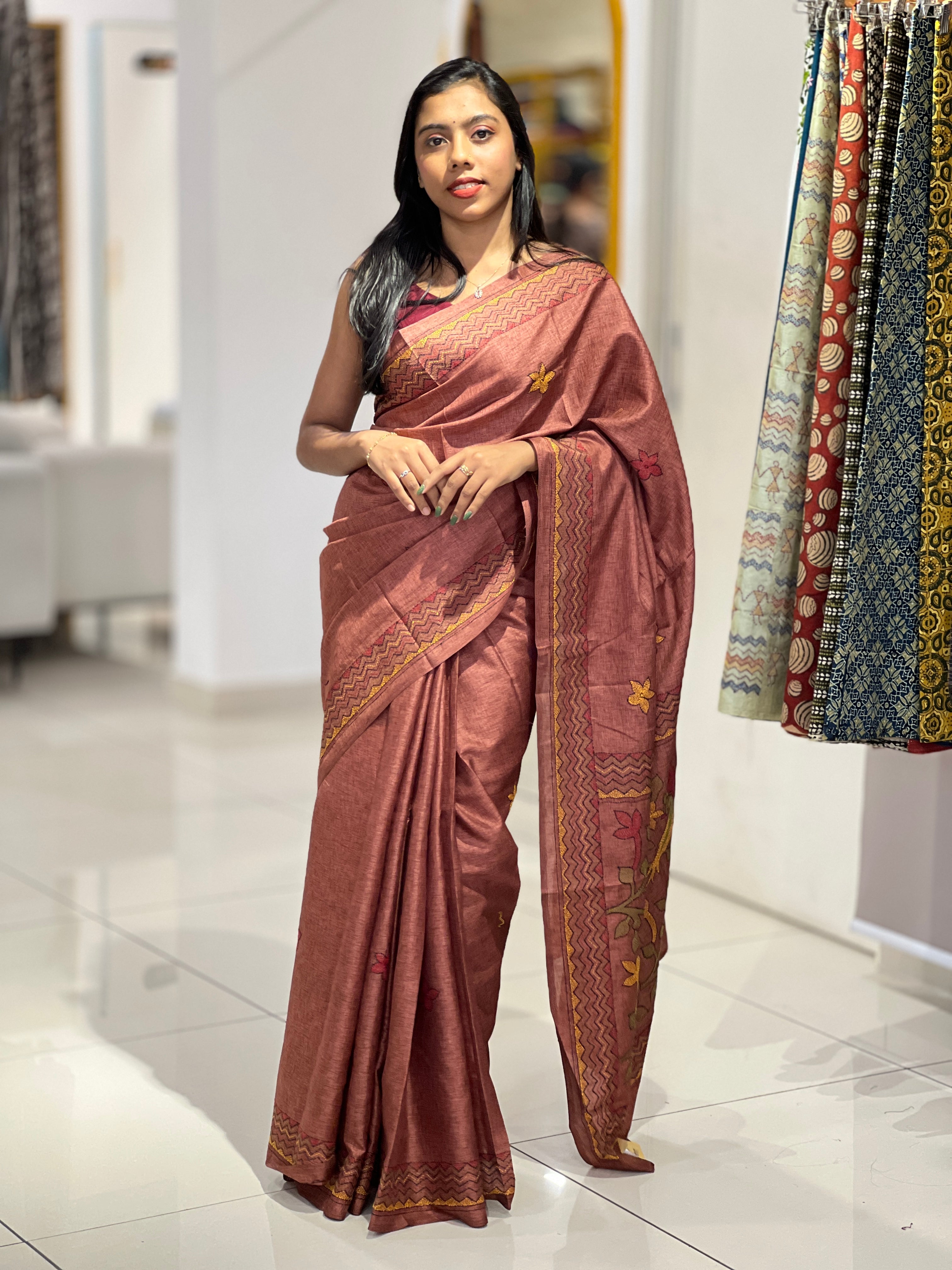 Kantha Weaved Floral Patterned Semi Tussar Saree | GAR141