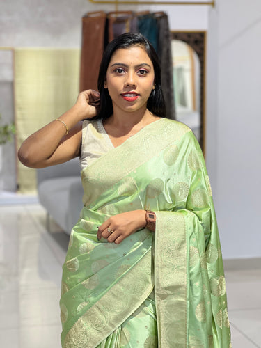 Zari Weaved Butta Patterned Banarasi Silk Saree | NN388