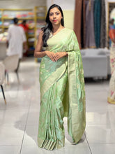 Zari Weaved Butta Patterned Banarasi Silk Saree | NN388
