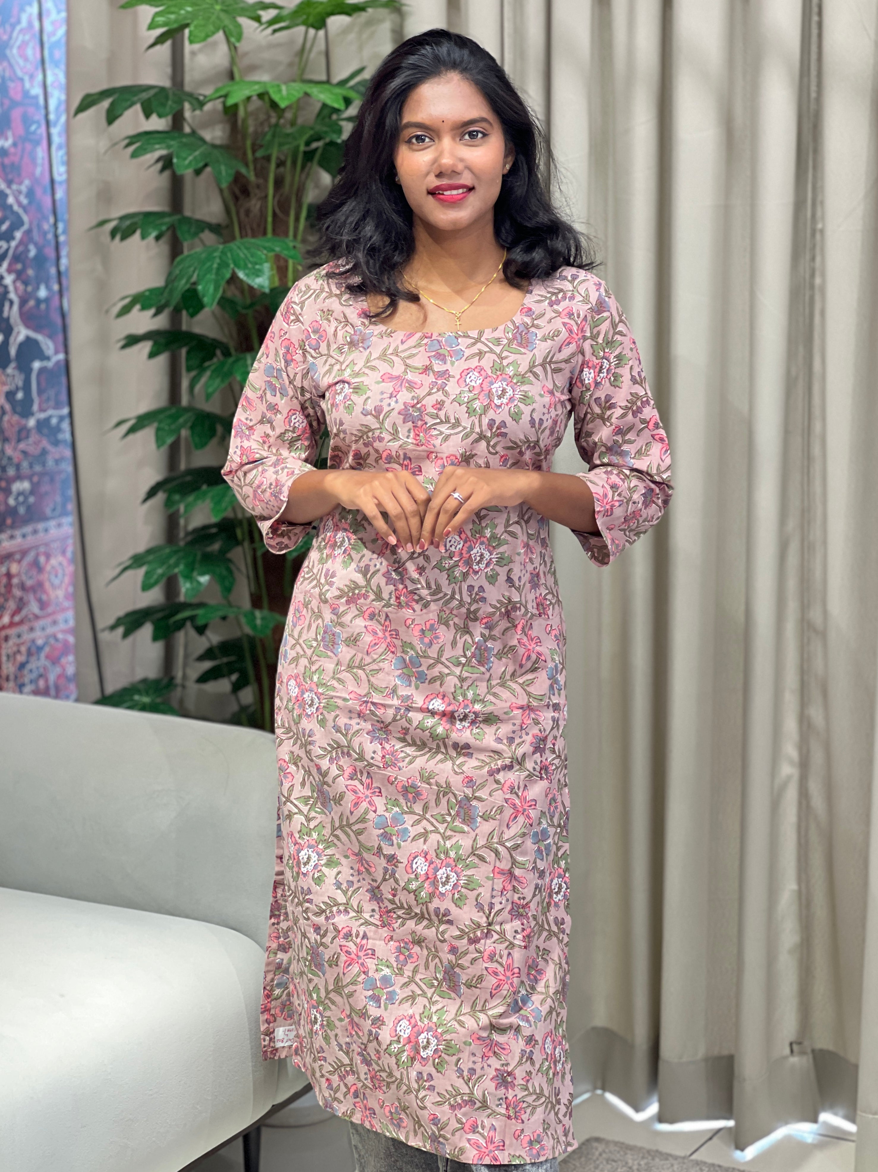 Floral Jaal Pattern Cotton Kurta  |  DNT802