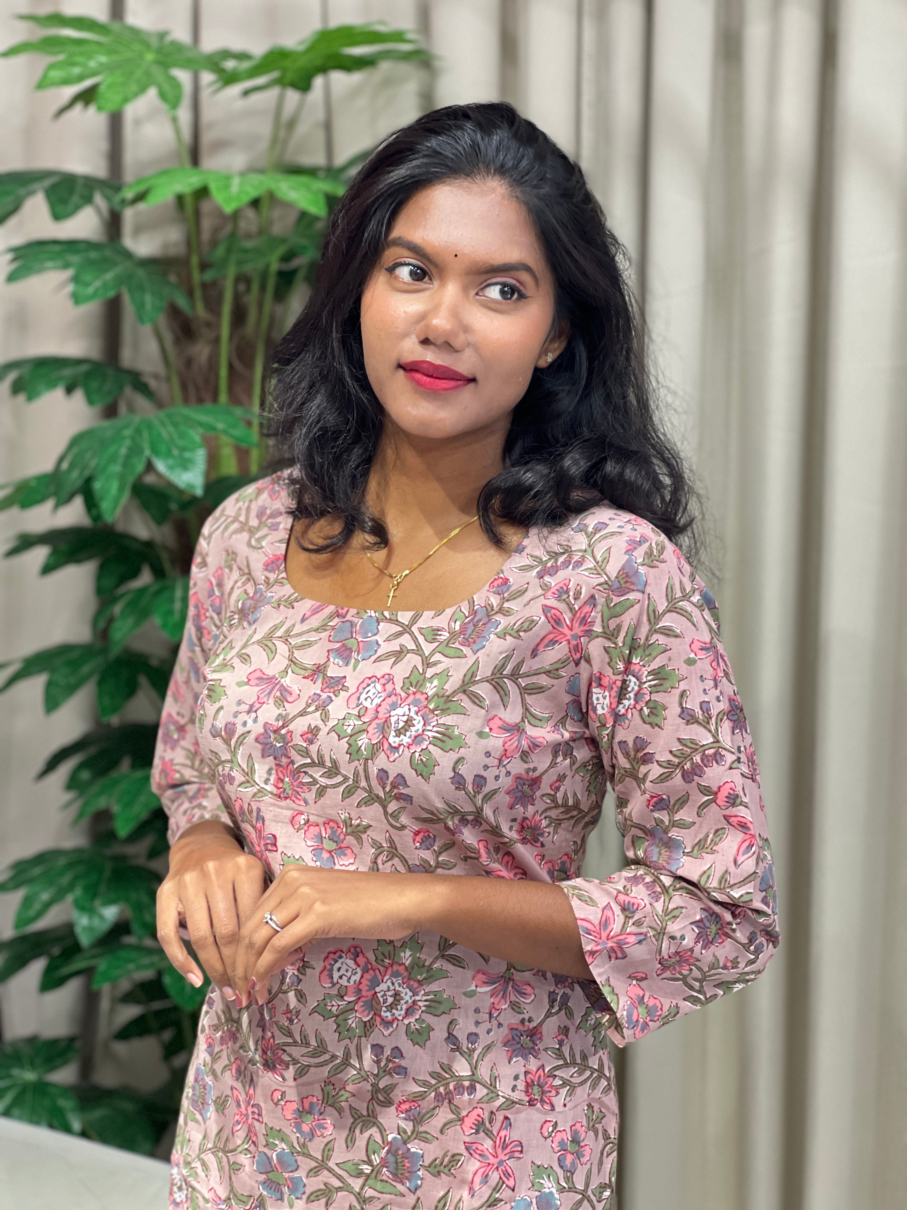 Floral Jaal Pattern Cotton Kurta  |  DNT802