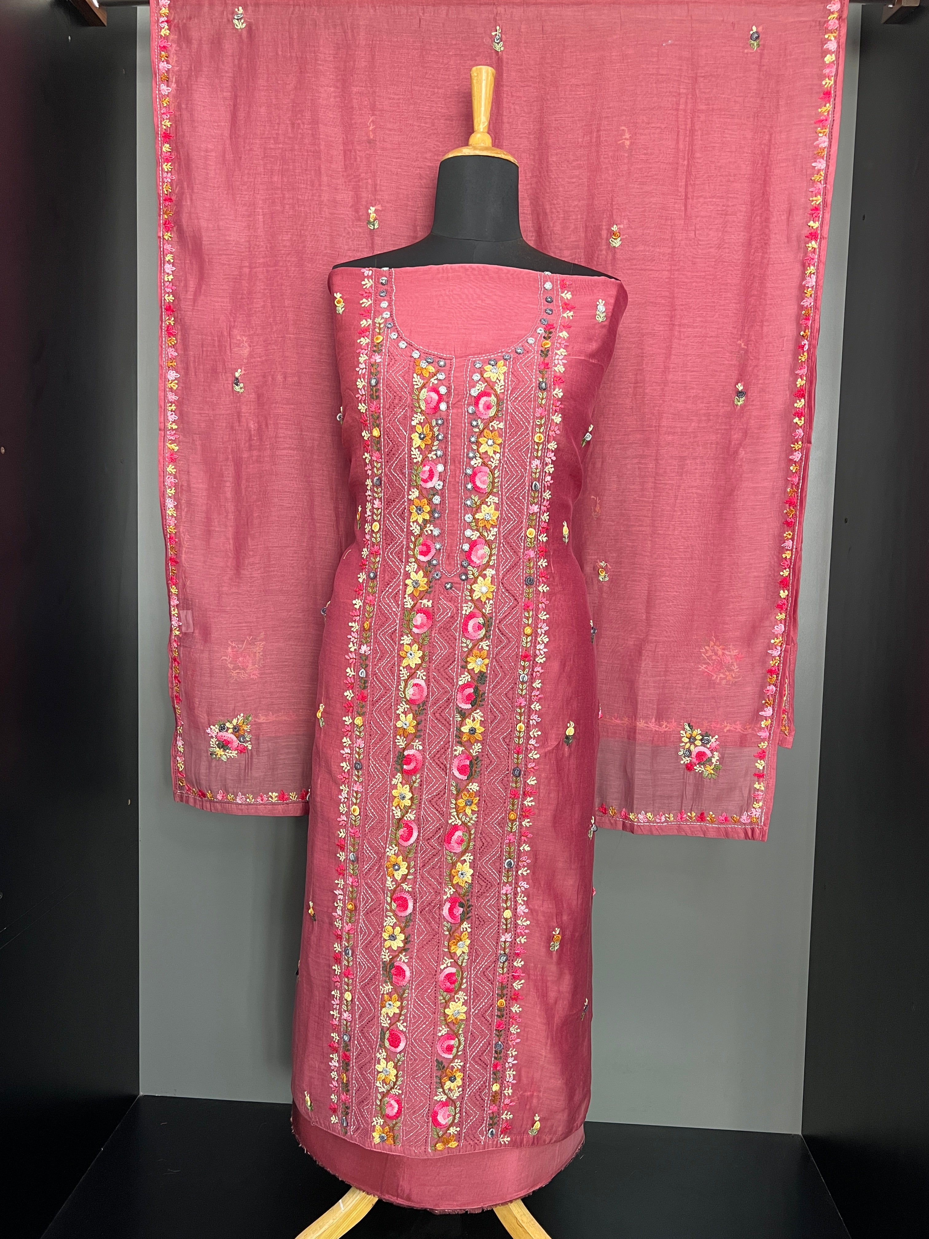 Hand Embroidery Detailed Chanderi Salwar Set | LV532