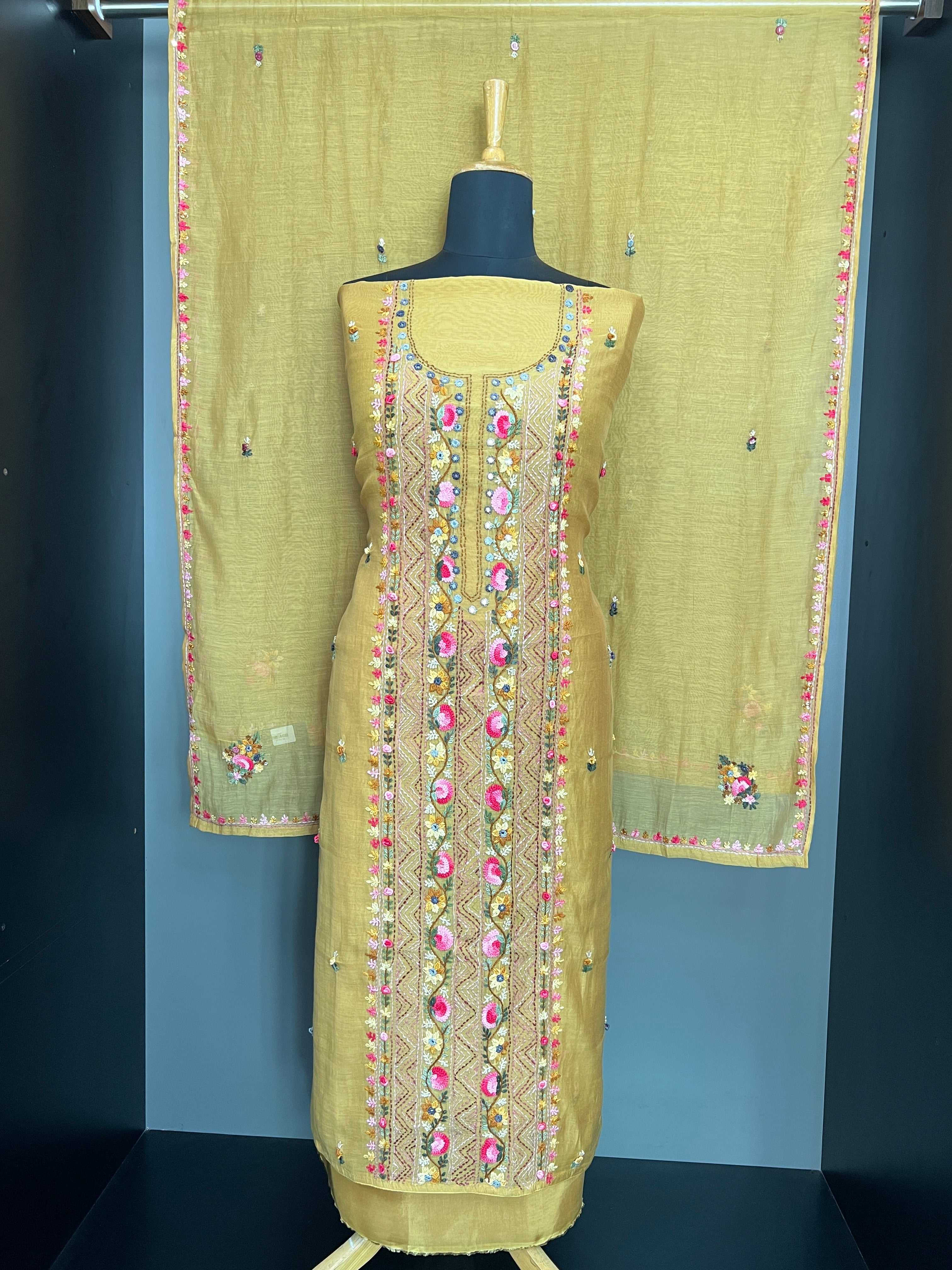 Hand Embroidery Detailed Chanderi Salwar Set | LV531