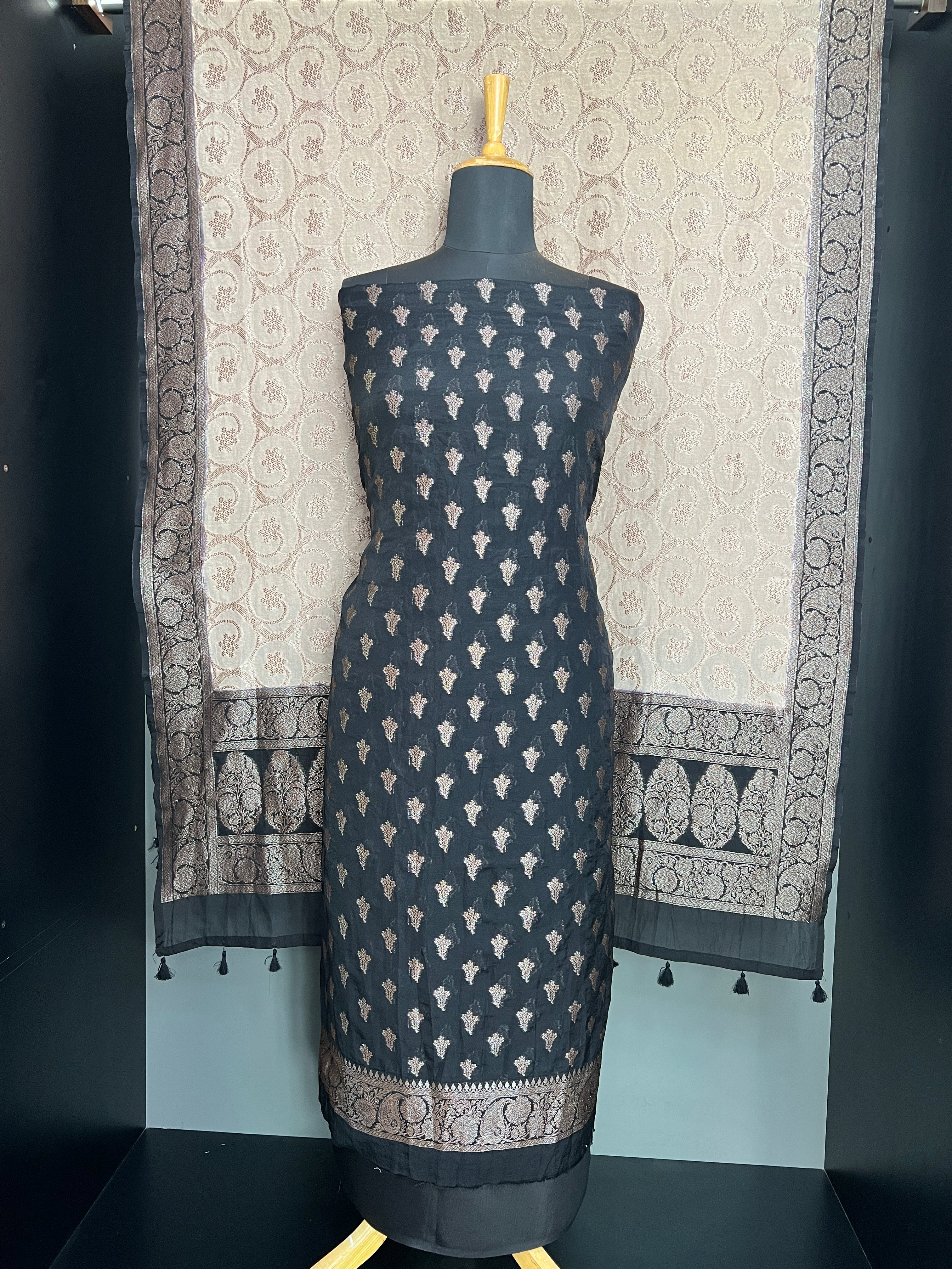 Zari Woven Banarasi Silk Salwar Set | YNG950