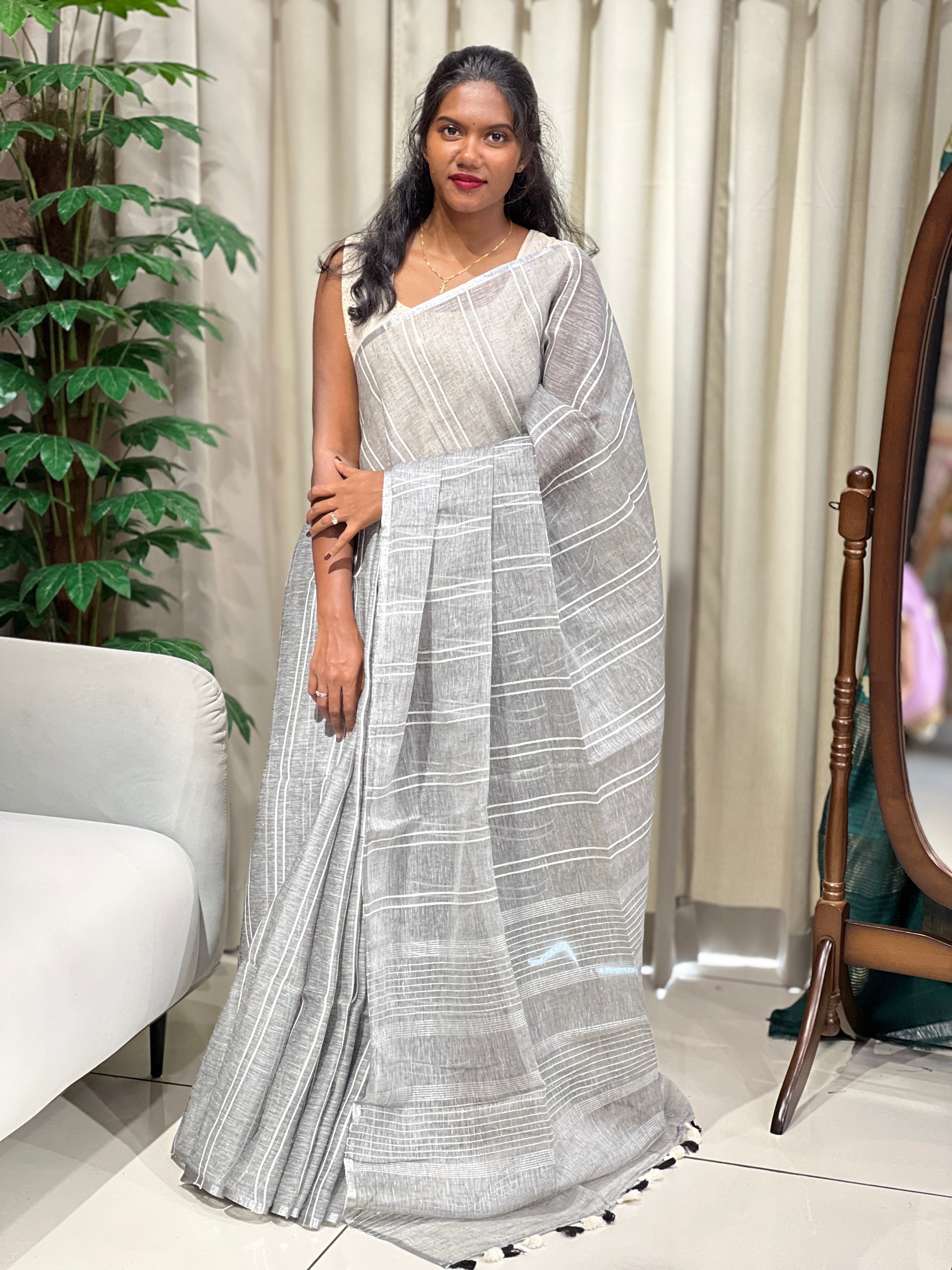 Thread Stripes Detailed Semi Linen Saree | EVA111