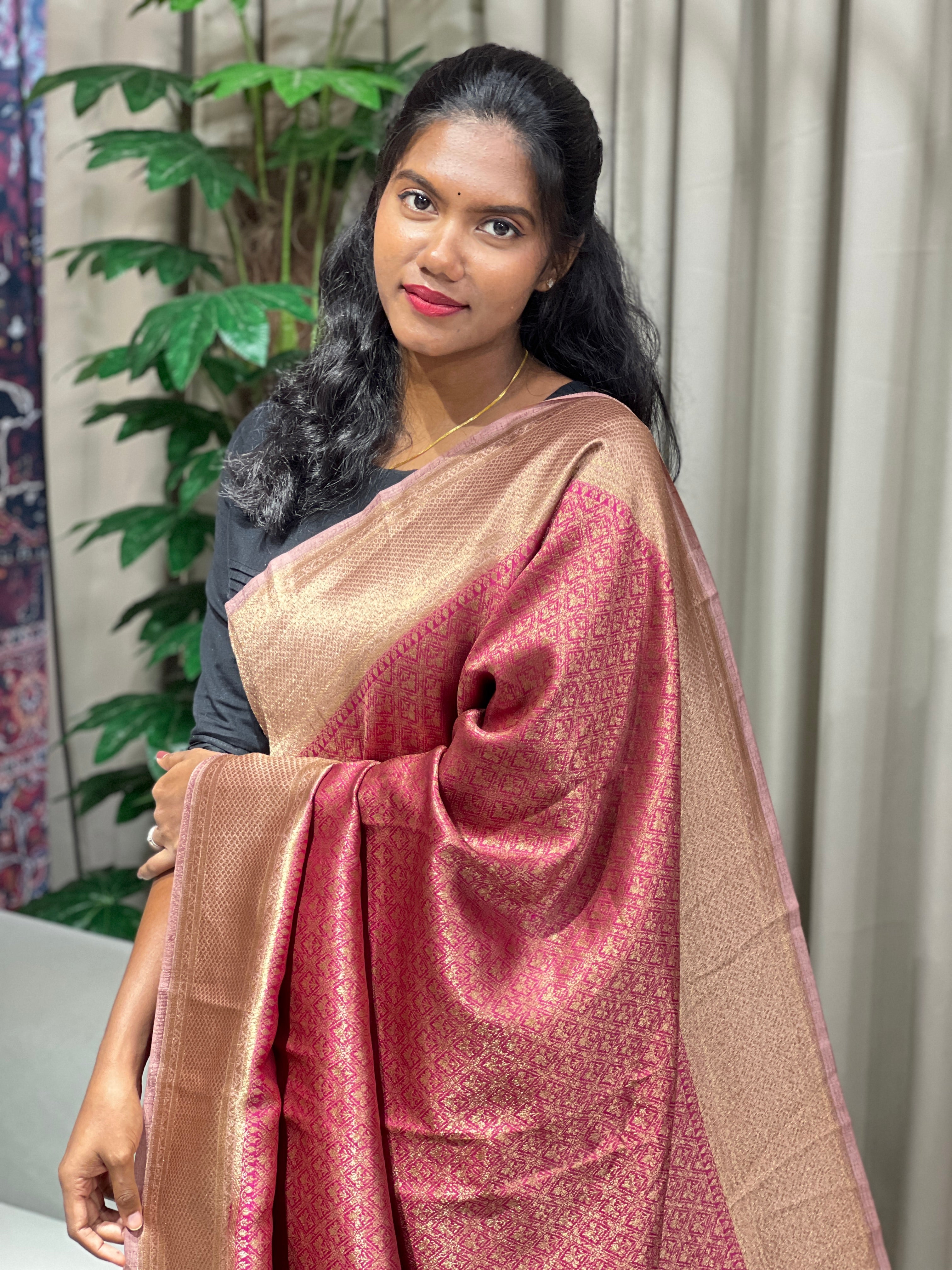 Zari And Thread Woven Tussar Banrasi Saree | YNG729