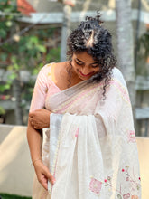 Lazy Daisy & Kantha Embroidery Linen Saree | RP403