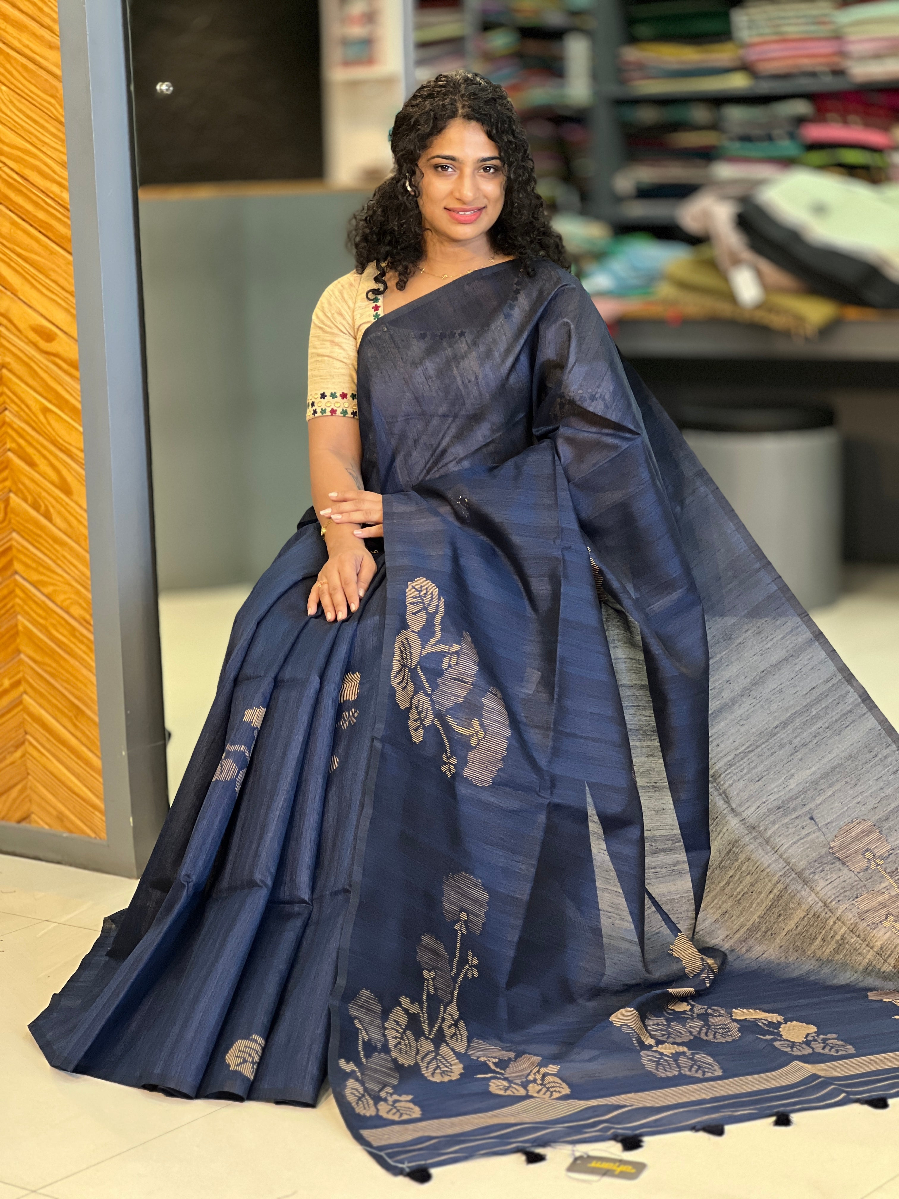 Jamdani Weaving Geecha Tussar Finish Saree | YNG351