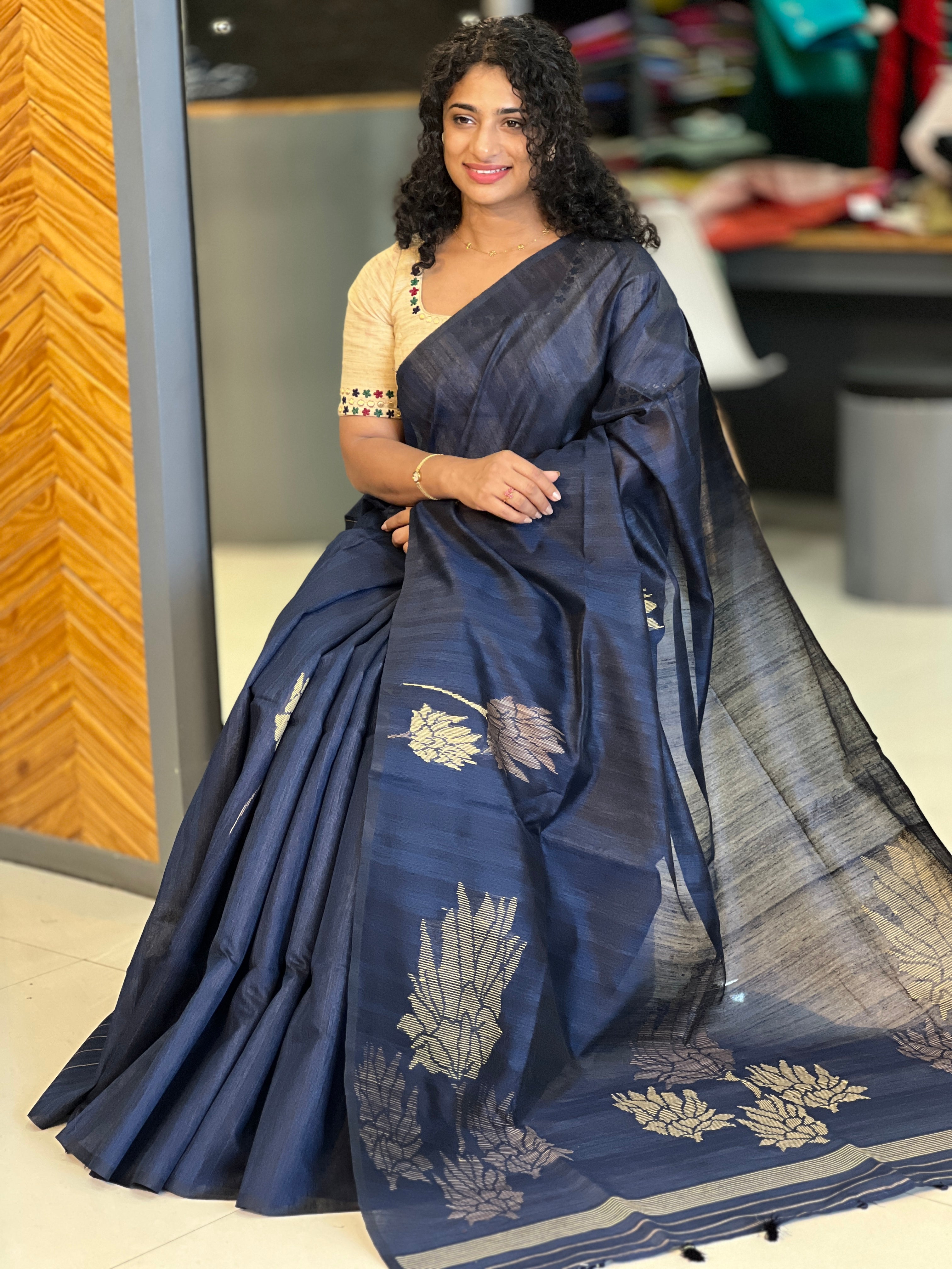 Jamdani Weaving Geecha Tussar Finish Saree | YNG350