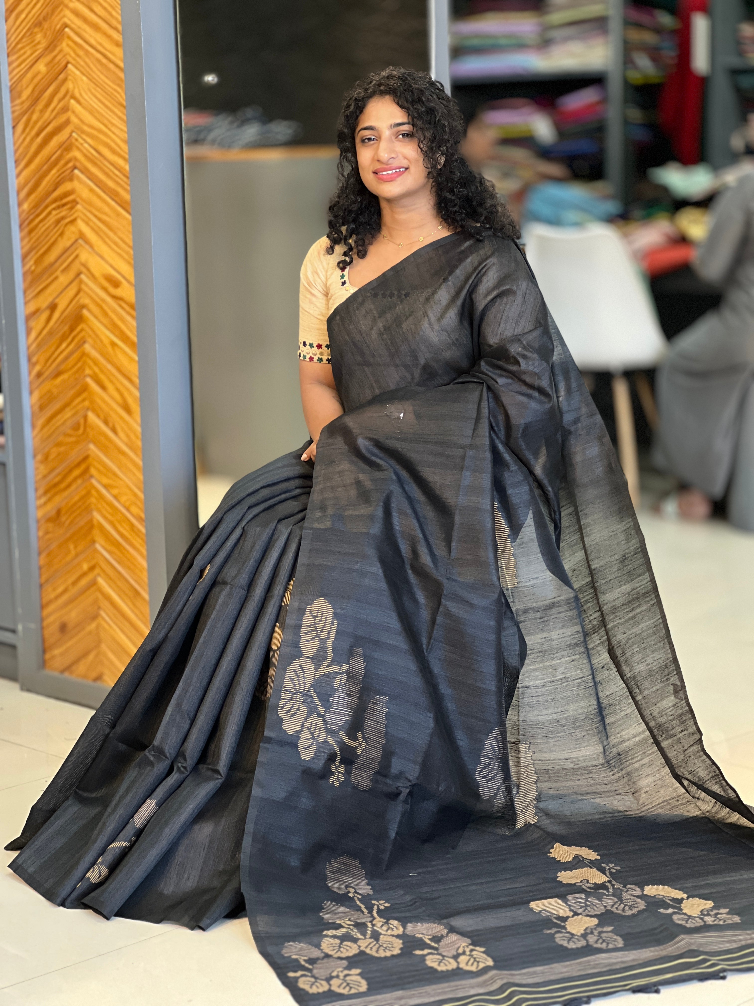 Jamdani Weaving Geecha Tussar Finish Saree | YNG351