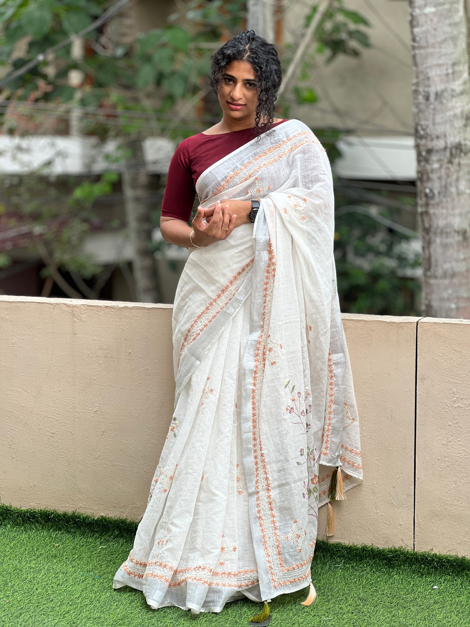 Handwoven silk linen saree with zari border – Queen's Threads