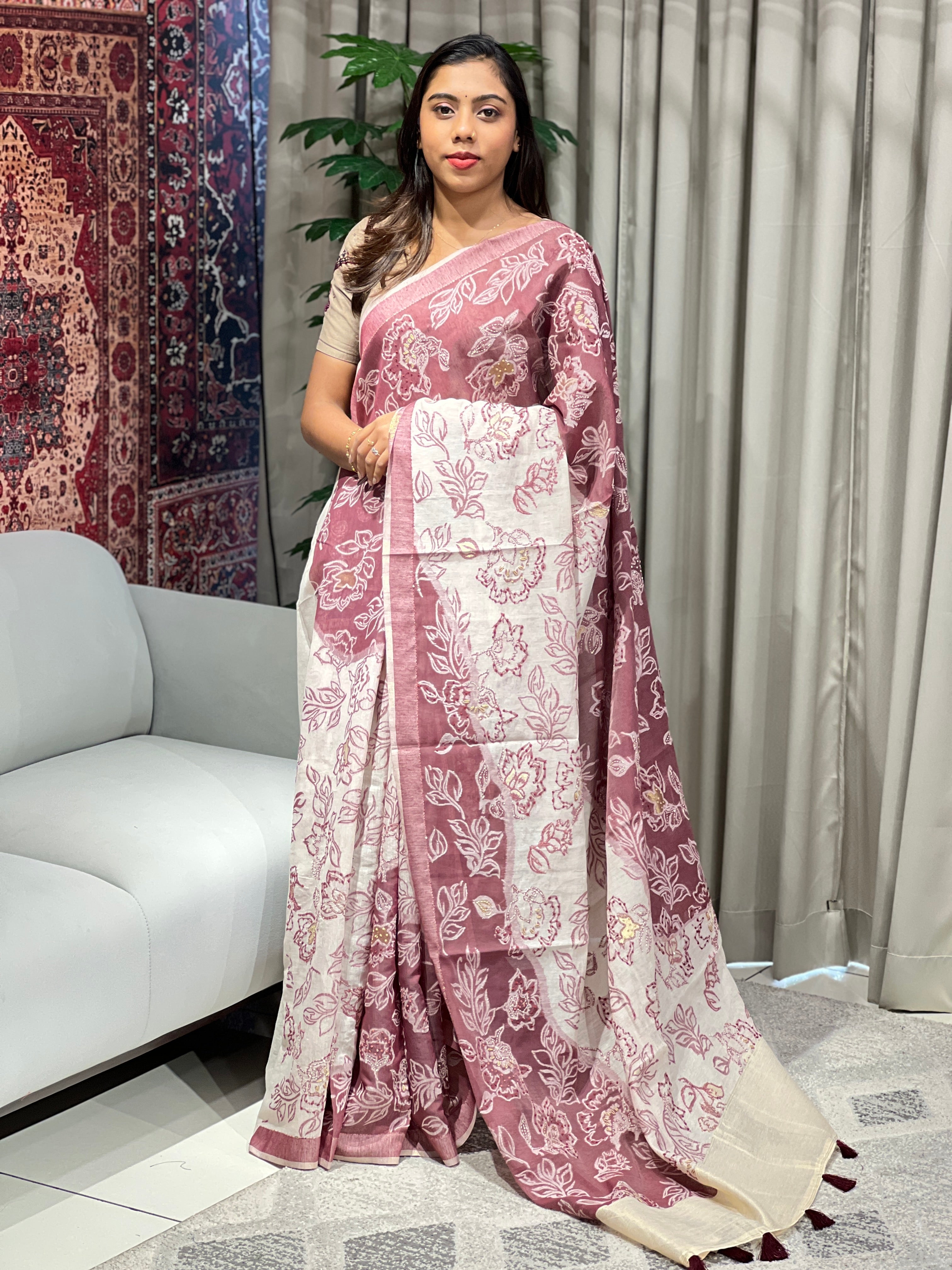 Floral Hand Embroidery Jamdani Saree | BLD1759